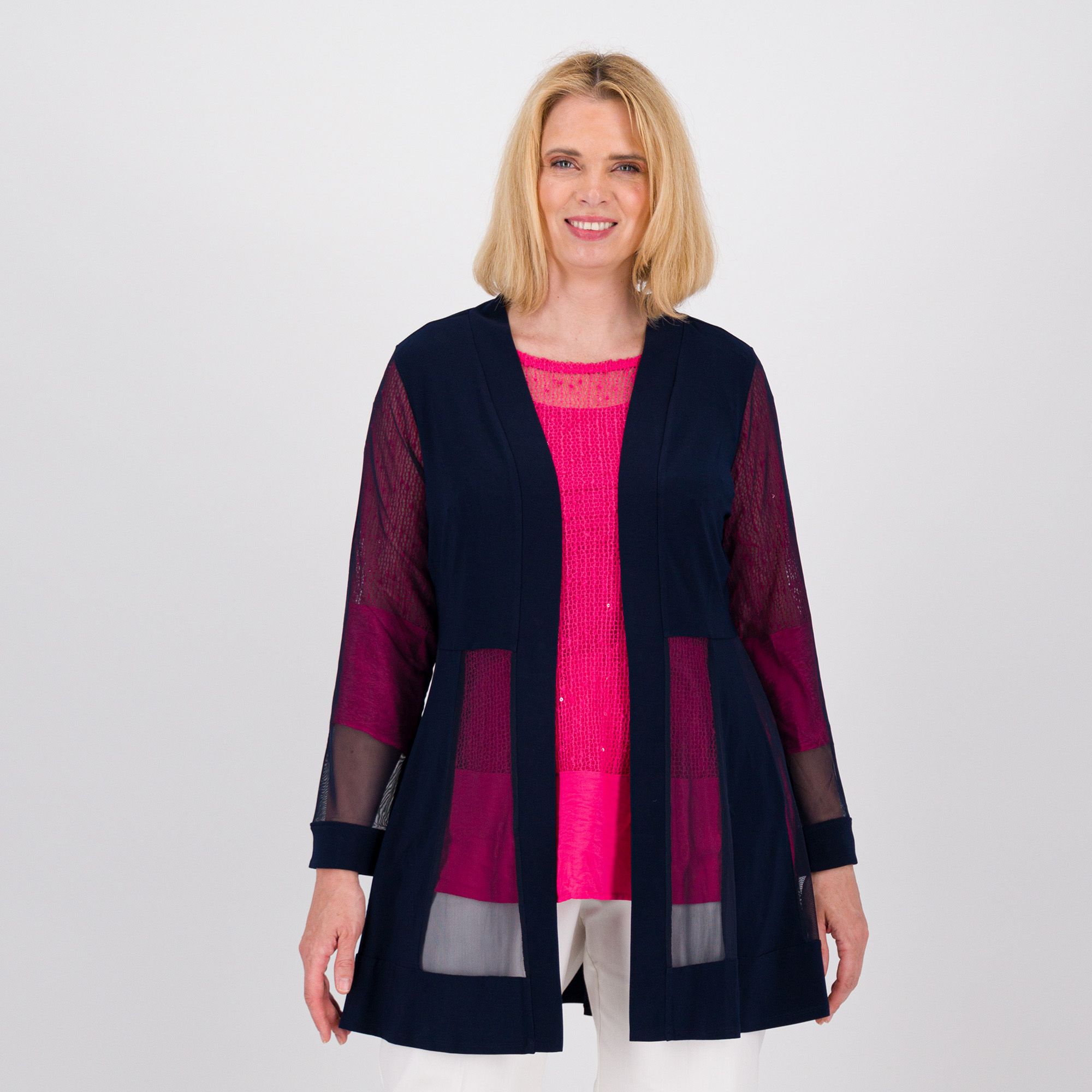 Nina Leonard
Cardigan lungo
in jersey con
inserti in tulle