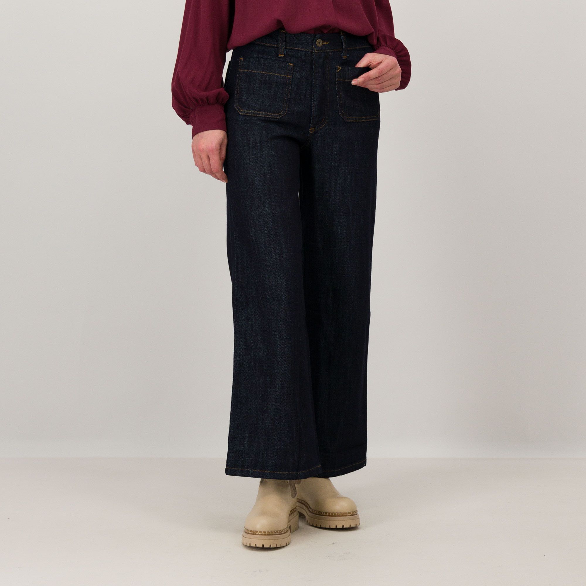 Mood Atelier
Jeans a gamba larga
con tasche davanti
e dietro ed elastico