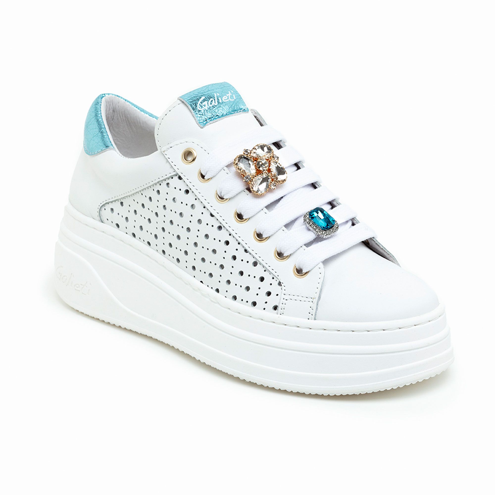 Galieti
Sneaker in pelle
traforata sui lati
con suola 4,5-6cm