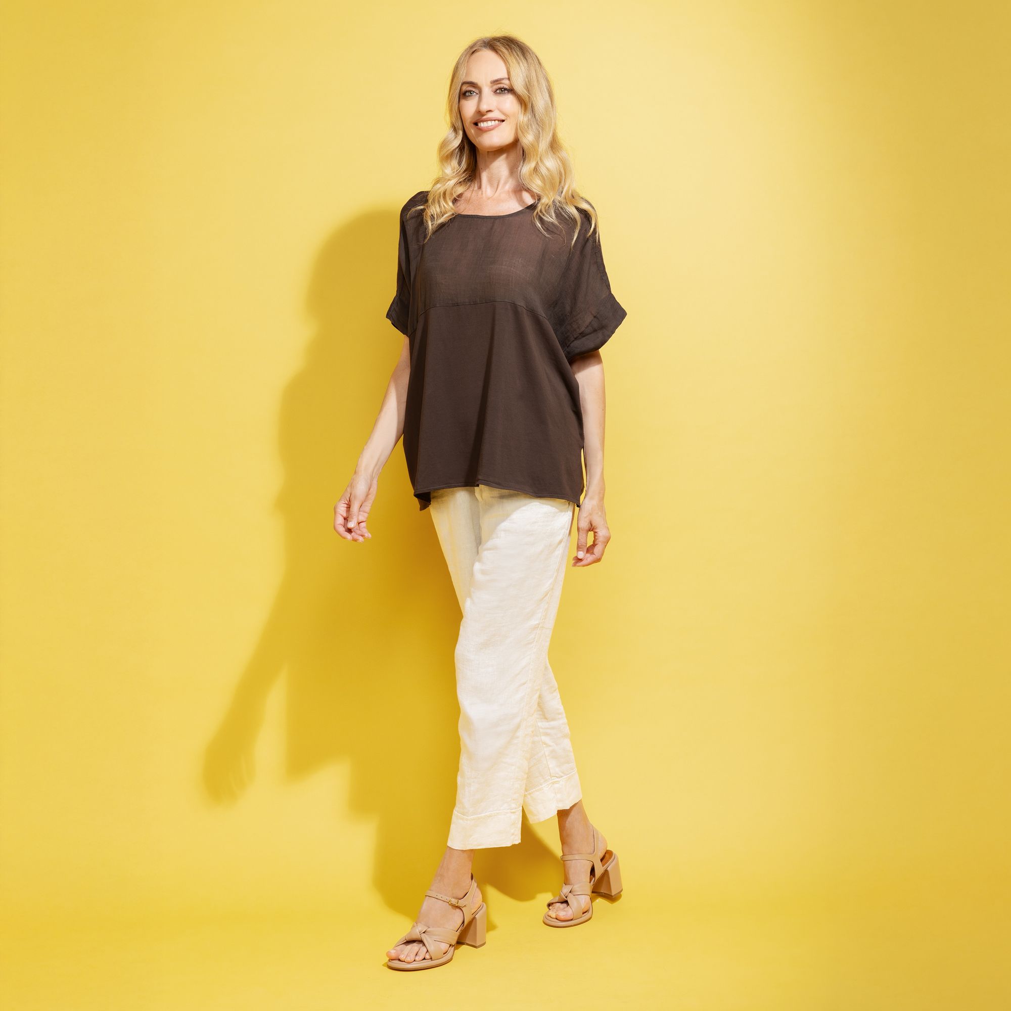 COLOUR LAB
T-shirt over
in tela ramié
e cotone