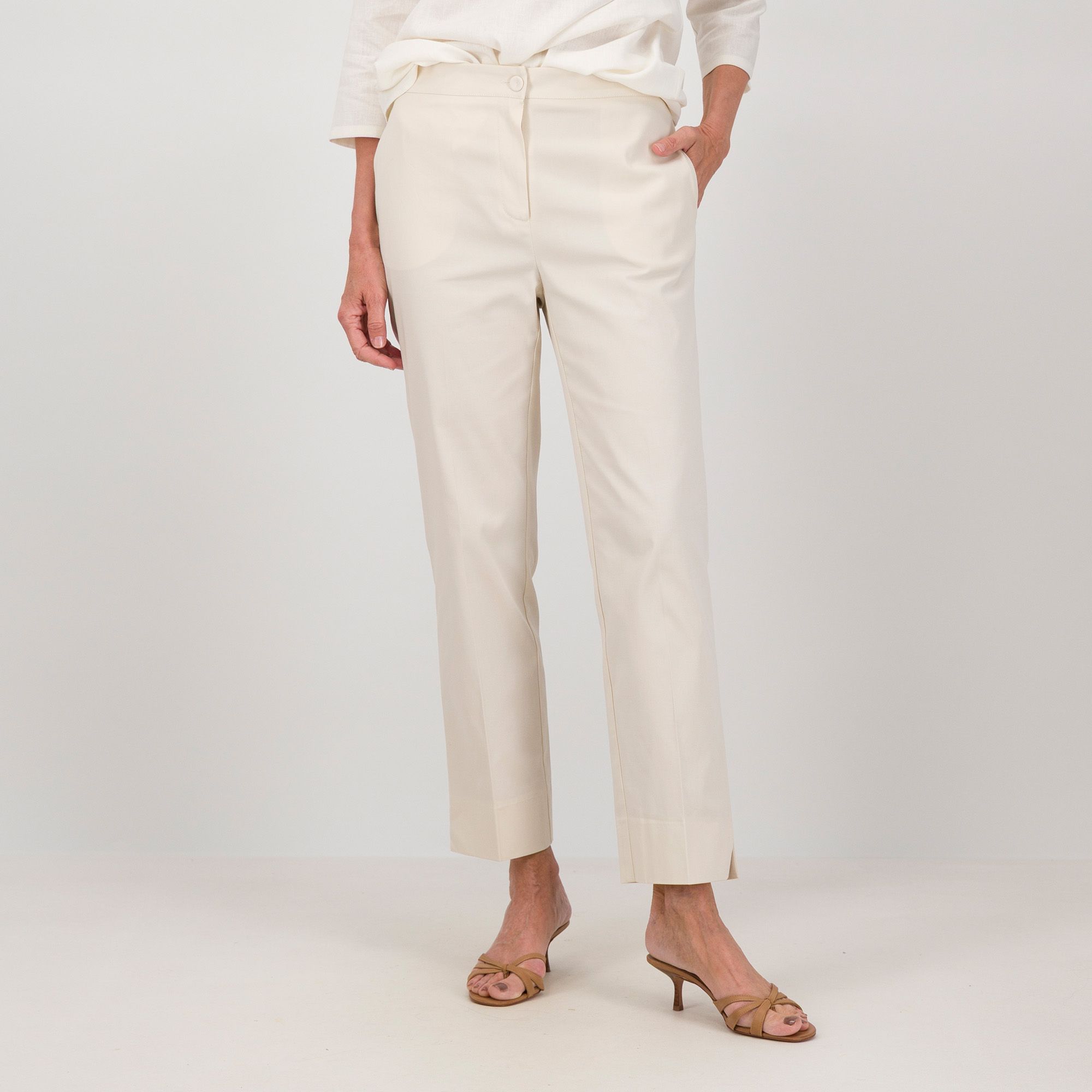 Caterina Lancini
Pantaloni lunghi
in cotone con tasche
anche Petite