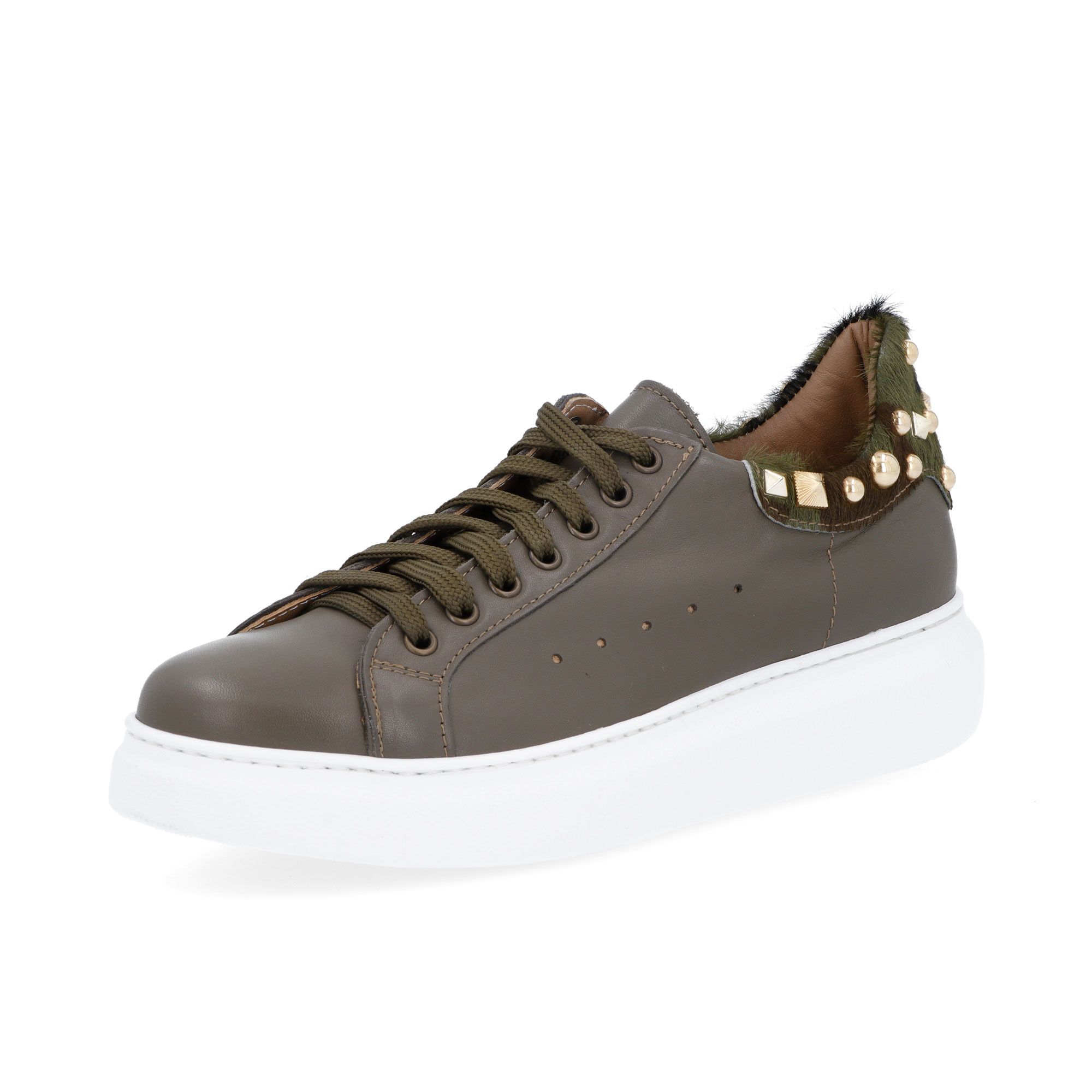 Le Serpentini
Sneaker in pelle con
inserto al tallone
e borchiette