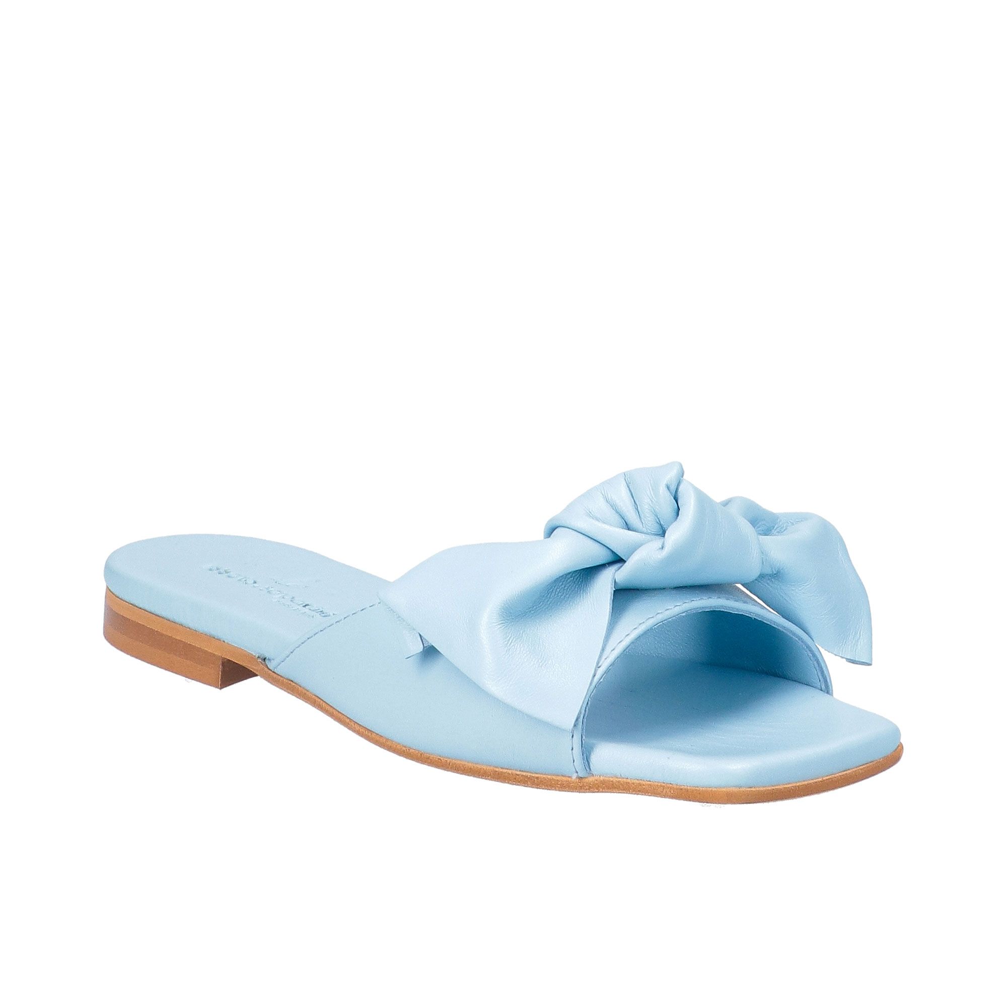 Le Serpentini
Ciabatte in pelle
con fascia a fiocco
tacco 2 cm