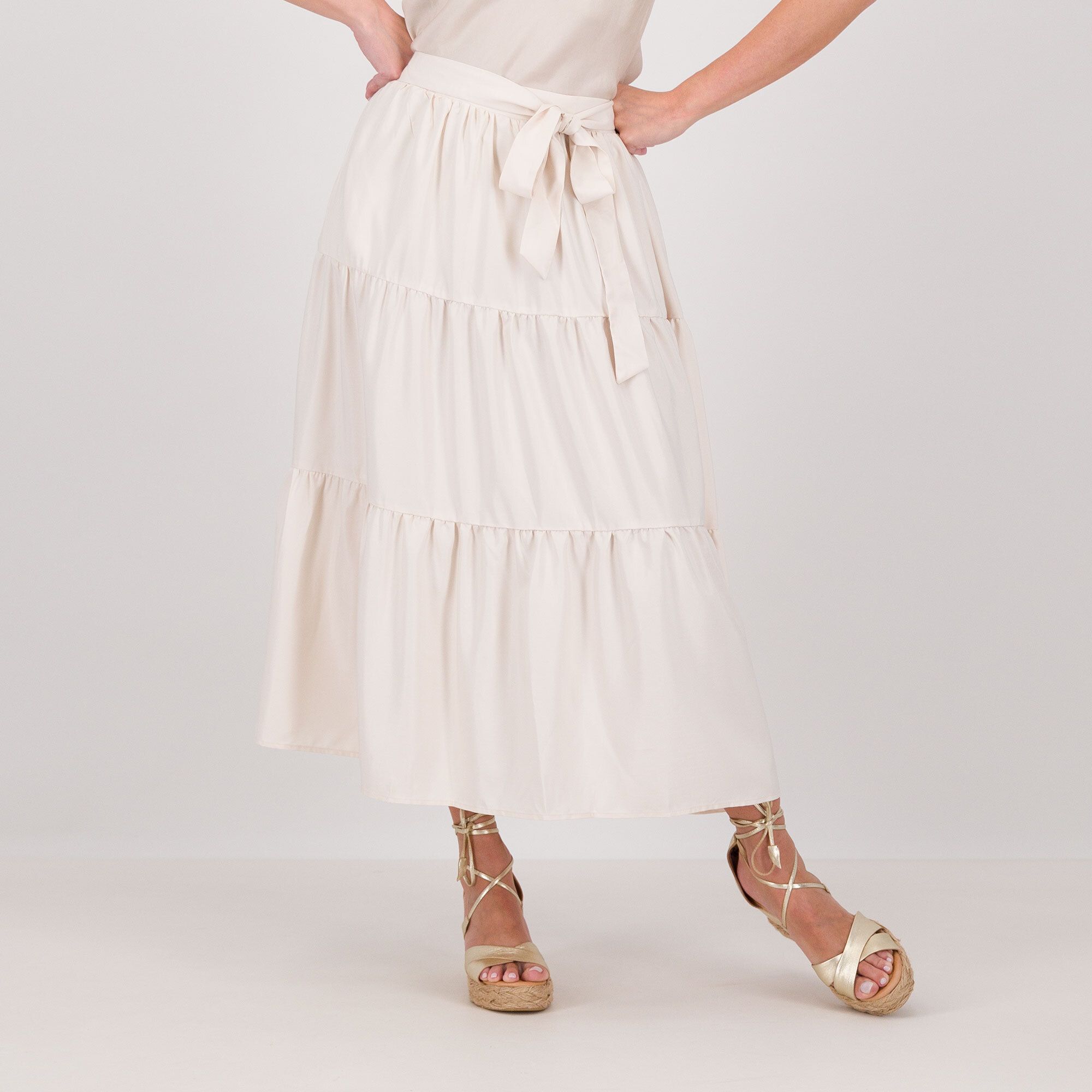 PARKER & ROWE
Gonna midi a balze
in misto viscosa con
cintura da annodare