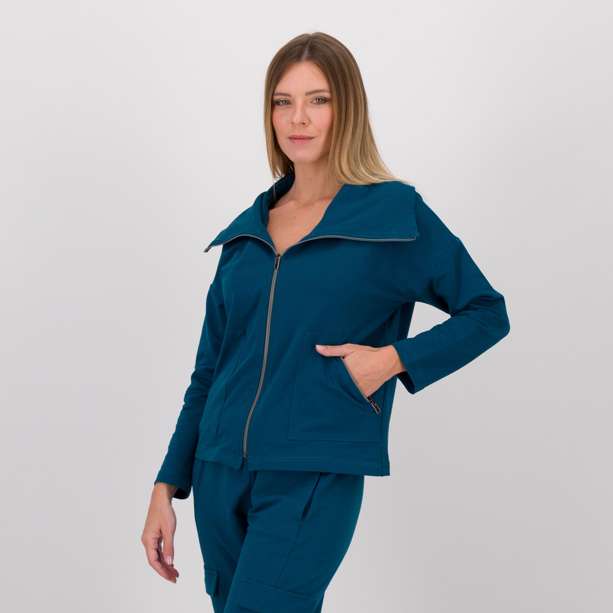 Studio 19
Felpa maniche lunghe
con collo a cratere
e chiusura a zip