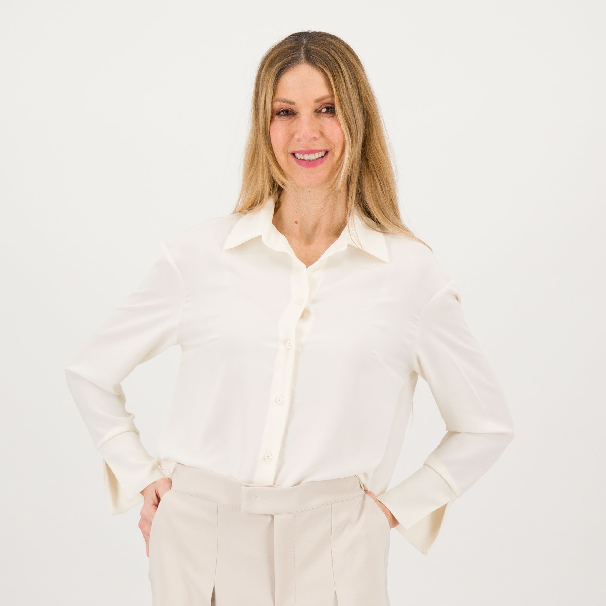 Caterina Lancini
Camicia effetto
stropicciato in raso
con maniche lunghe