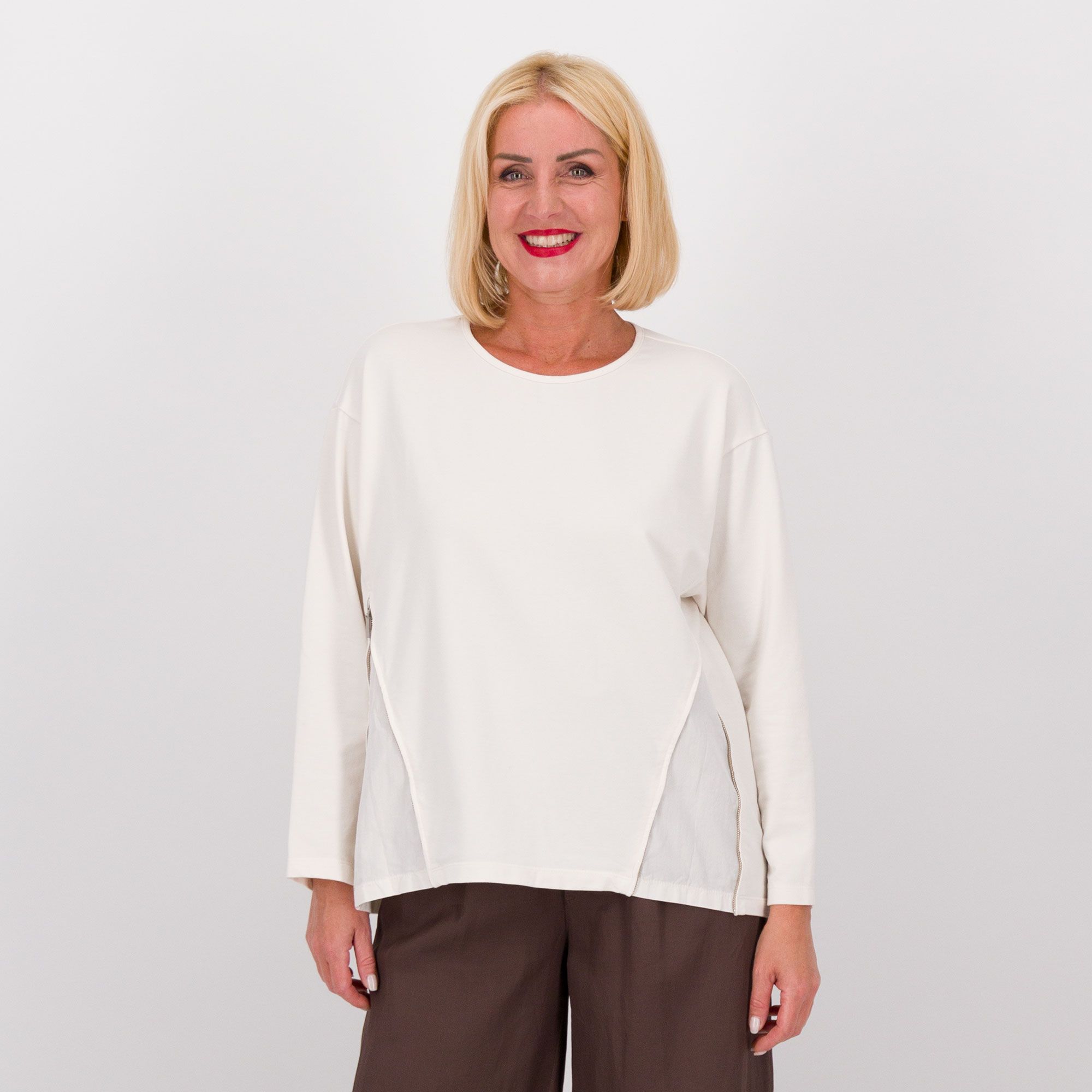 Colour Lab
Felpa in cotone
stretch con zip sui
tagli davanti