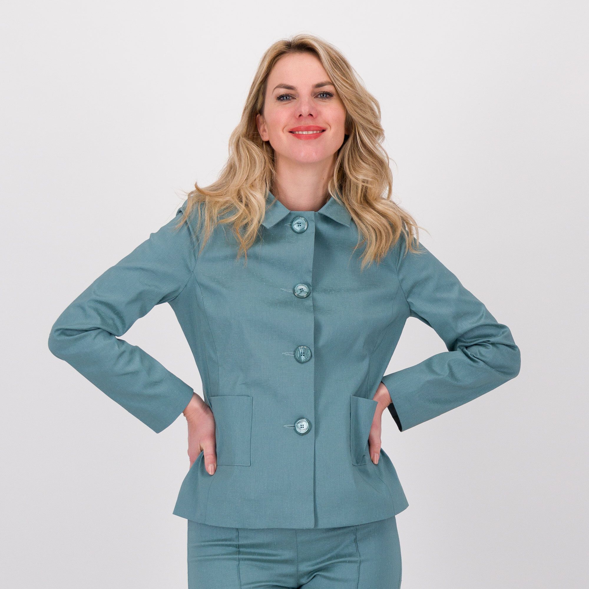 Officina della Moda
Giacca leggermente 
sciancrata con collo
a camicia