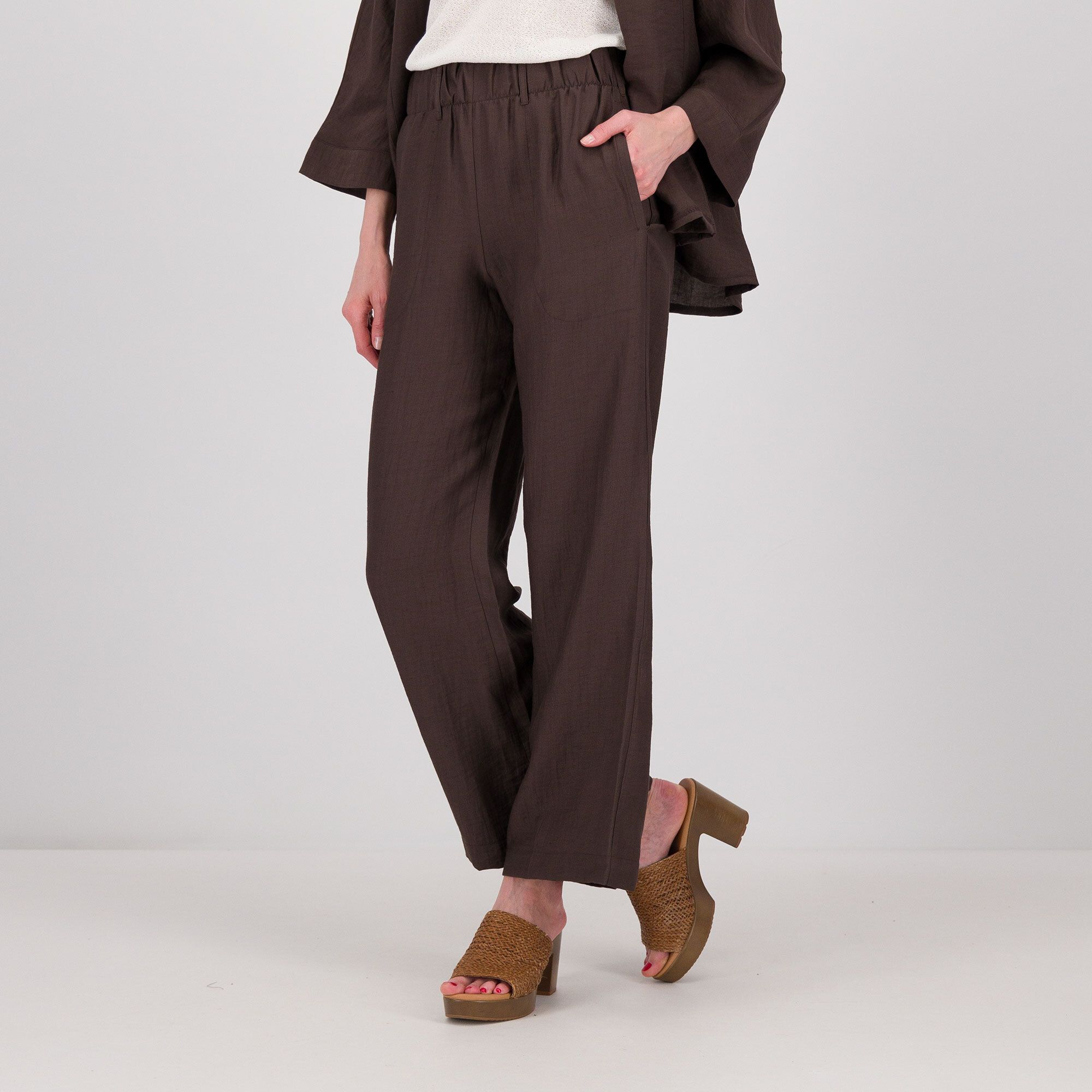 M’ama
Pantaloni ampi in
lino e viscosa 
effeto mosso
Made in Italy