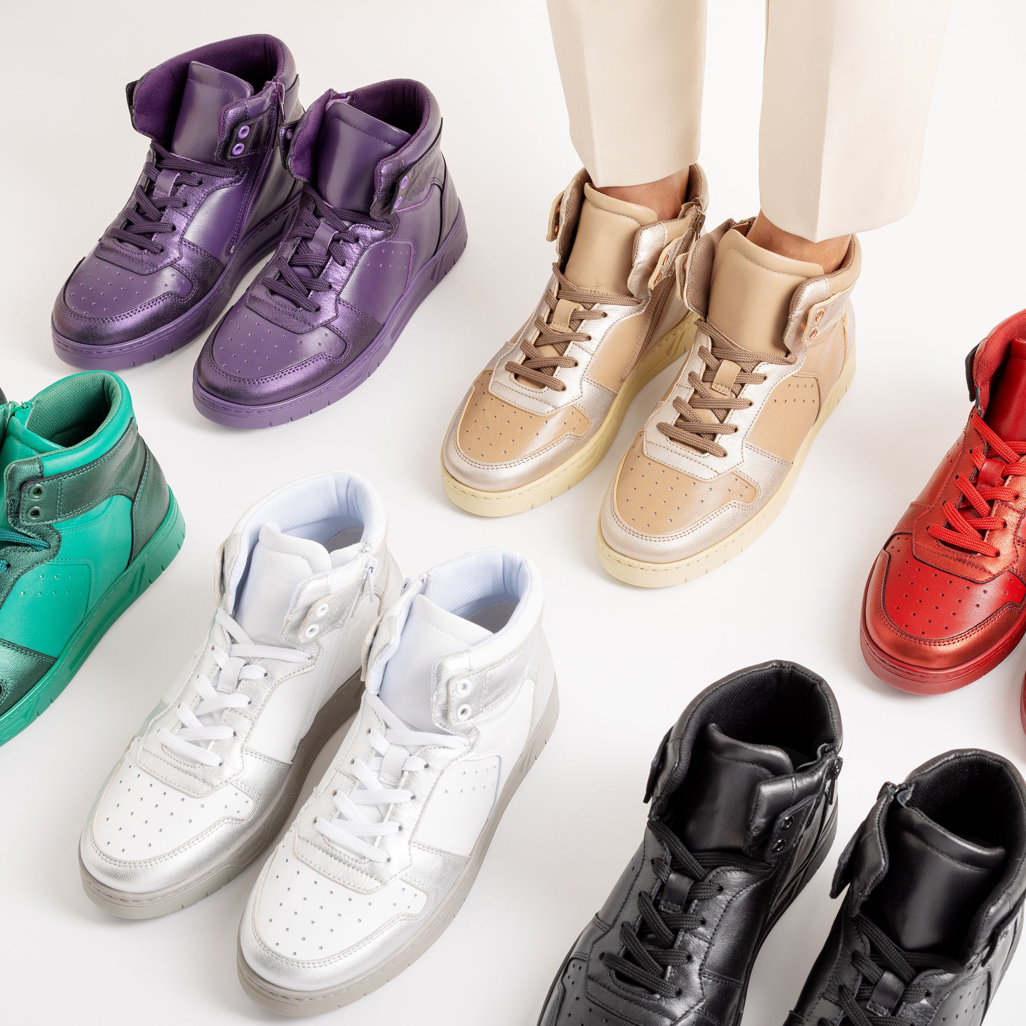 Vitaform
Sneakers in pelle
con zip laterale