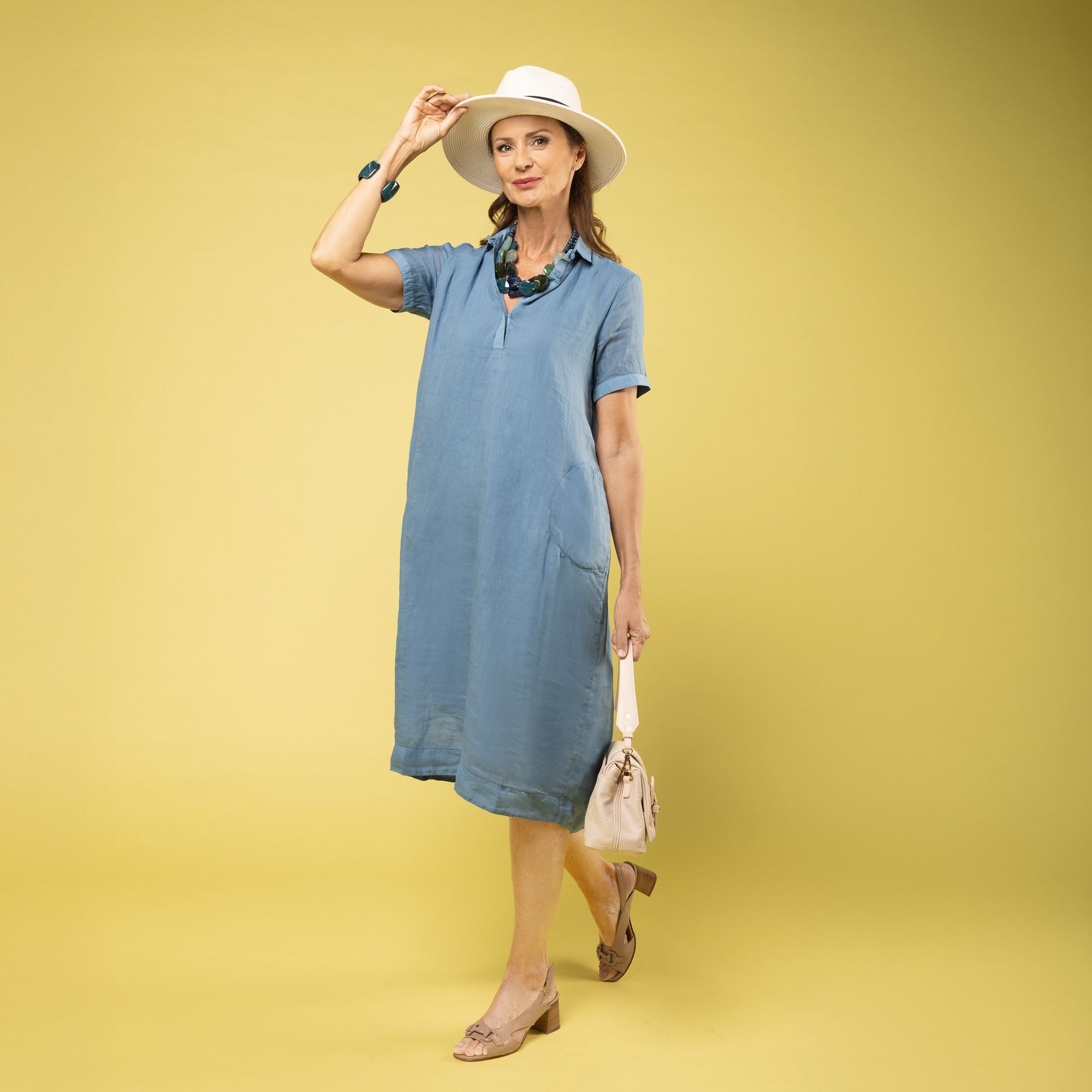 COLOUR LAB
Abito midi
con collo a polo