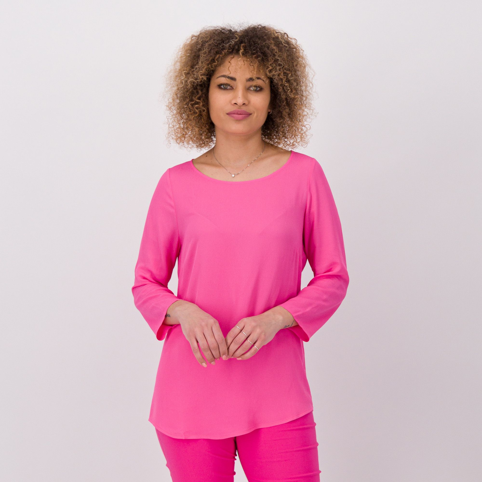 Caterina Lancini
Blusa in crêpe
de chine con 
maniche 3/4