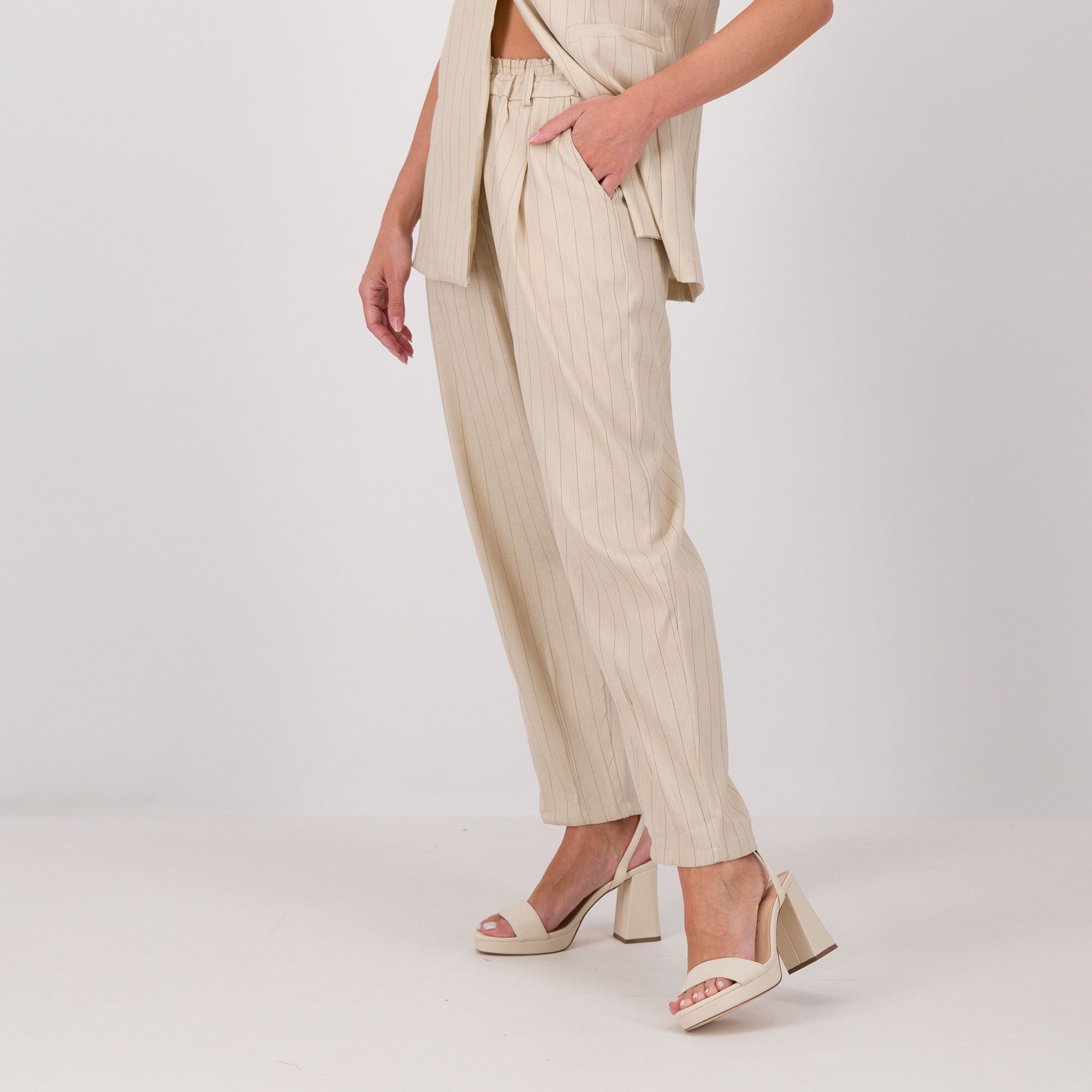 LUCREZIA SCIORTINO
Pantaloni balloon
in tessuto
gessato