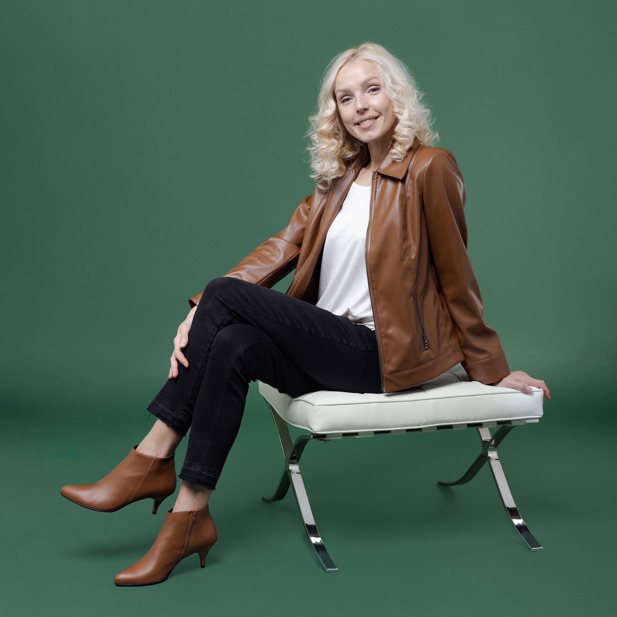 Le Serpentini
Tronchetti in pelle
con zip laterale
e tacco 6 cm