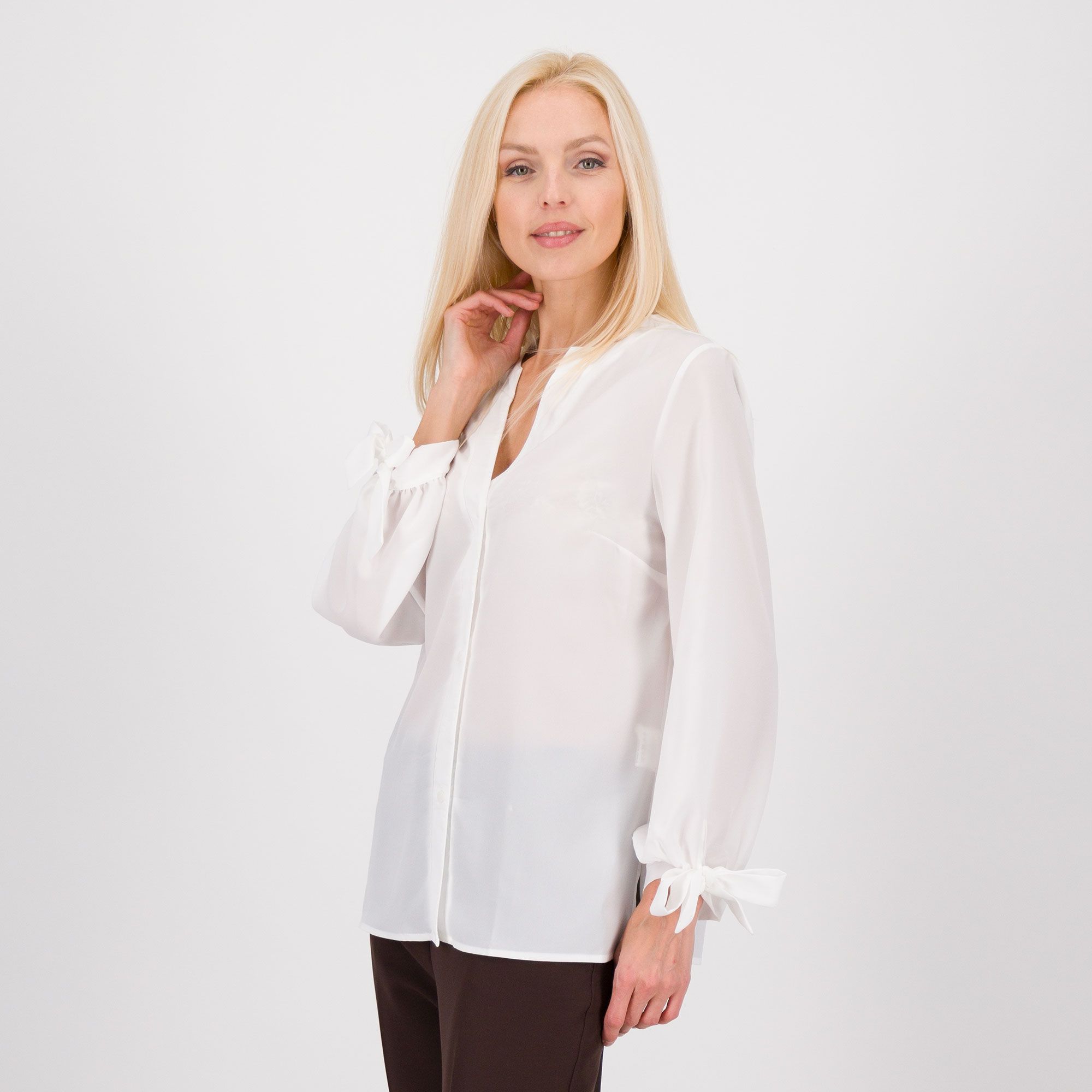 Caterina Lancini
Camicia in crêpe
de chine con scollo
a V con lunetta