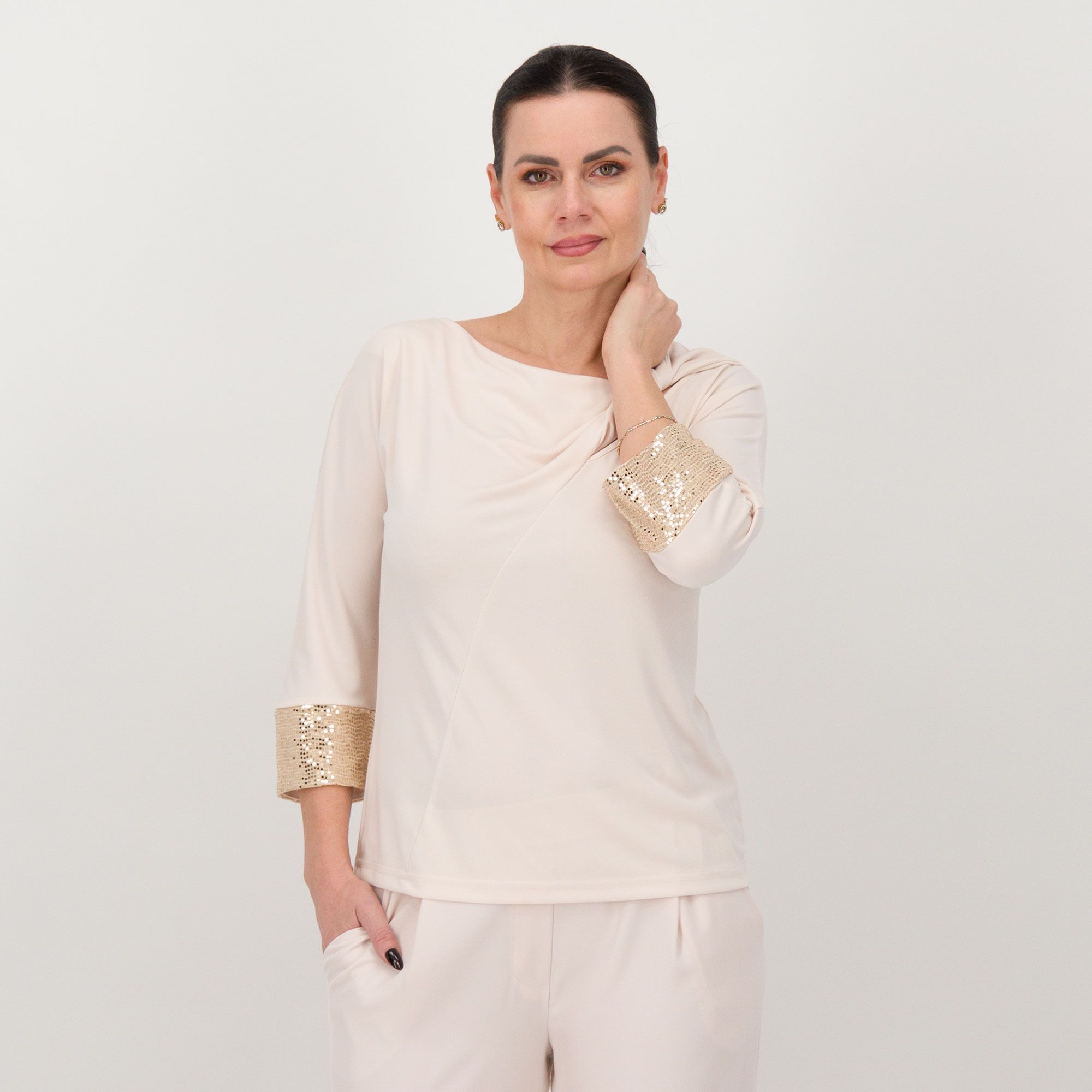 Bianca Della Torre
Blusa in jersey 
crêpe con maniche
a kimono