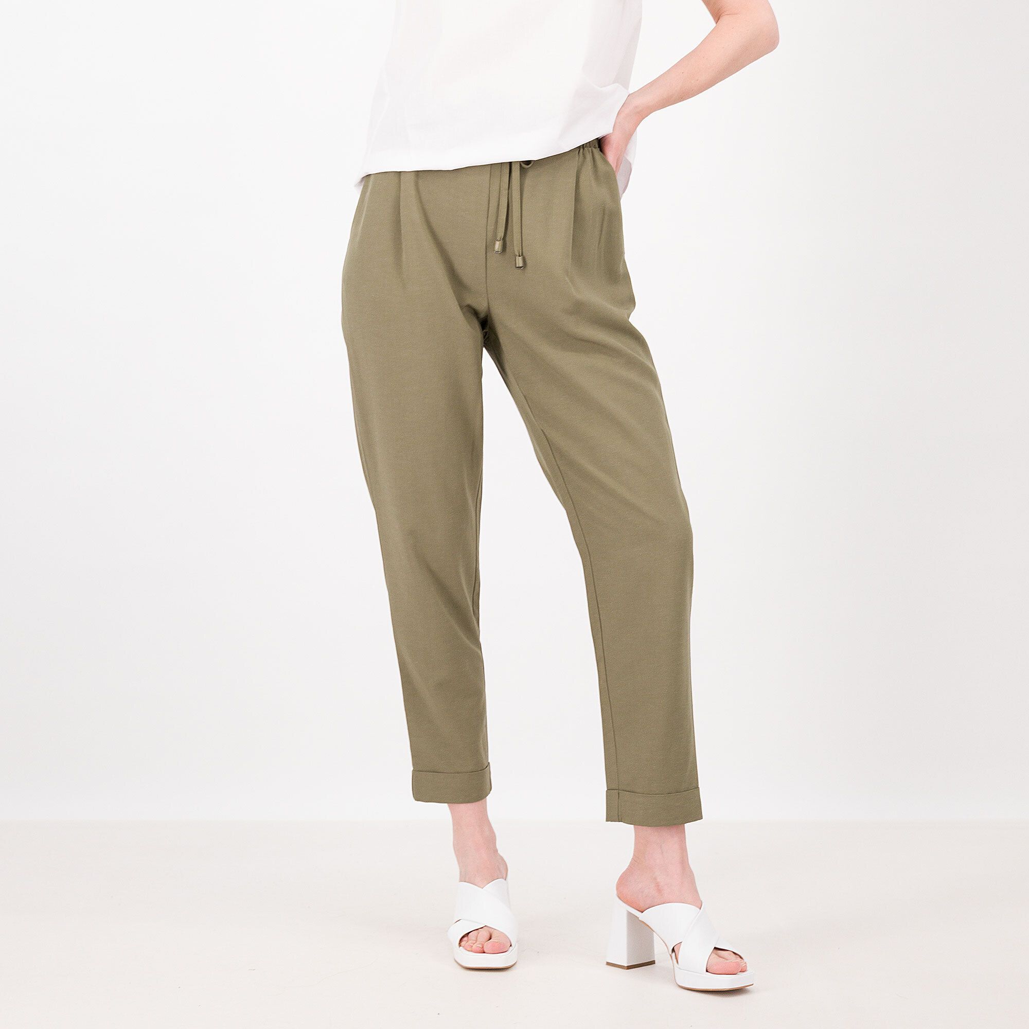Officina della Moda
Pantaloni in misto
viscosa e lino
Risvolto al fondo
Made in Italy