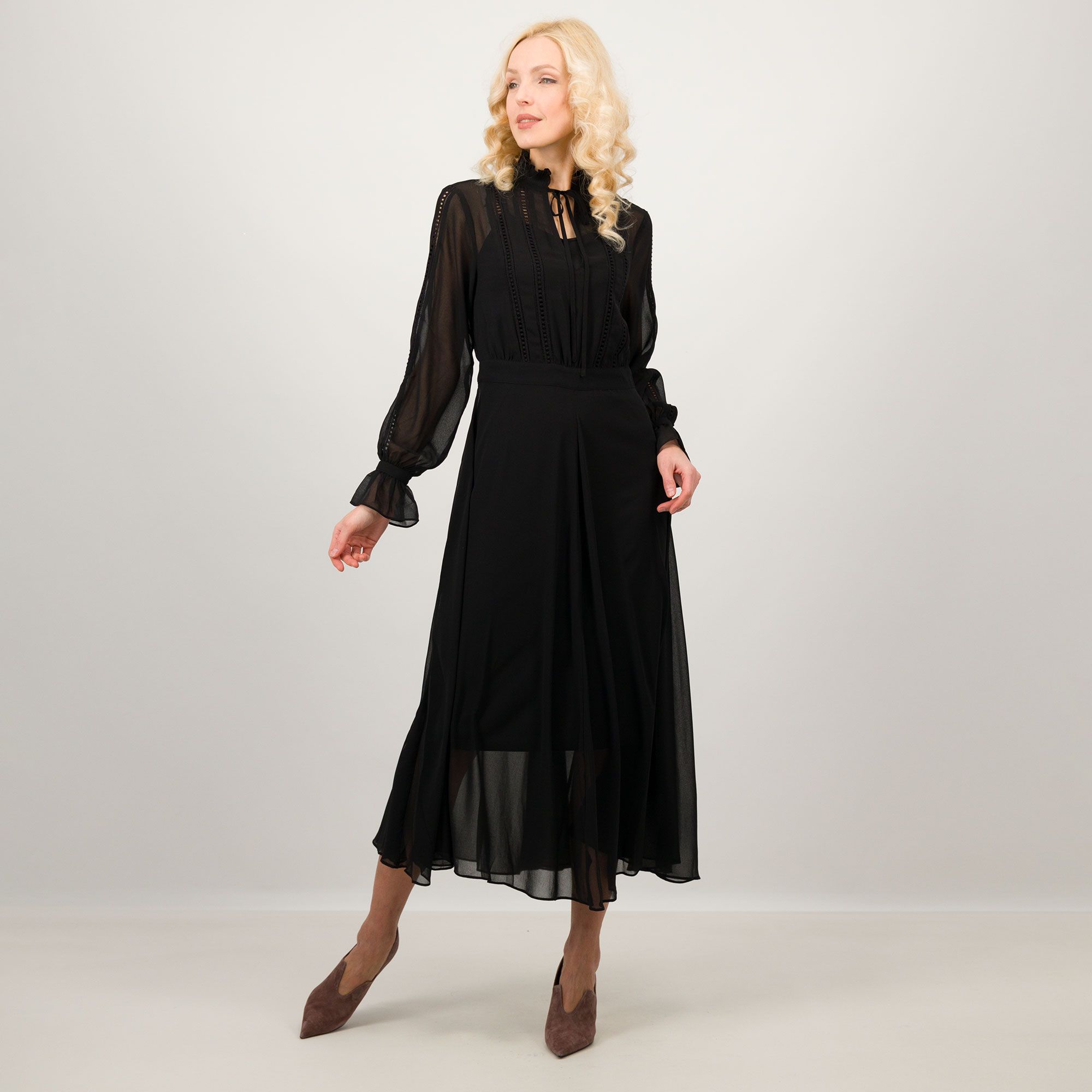 PARKER & ROWE
Abito lungo chiffon
con inserti in pizzo
e sottoveste maglina