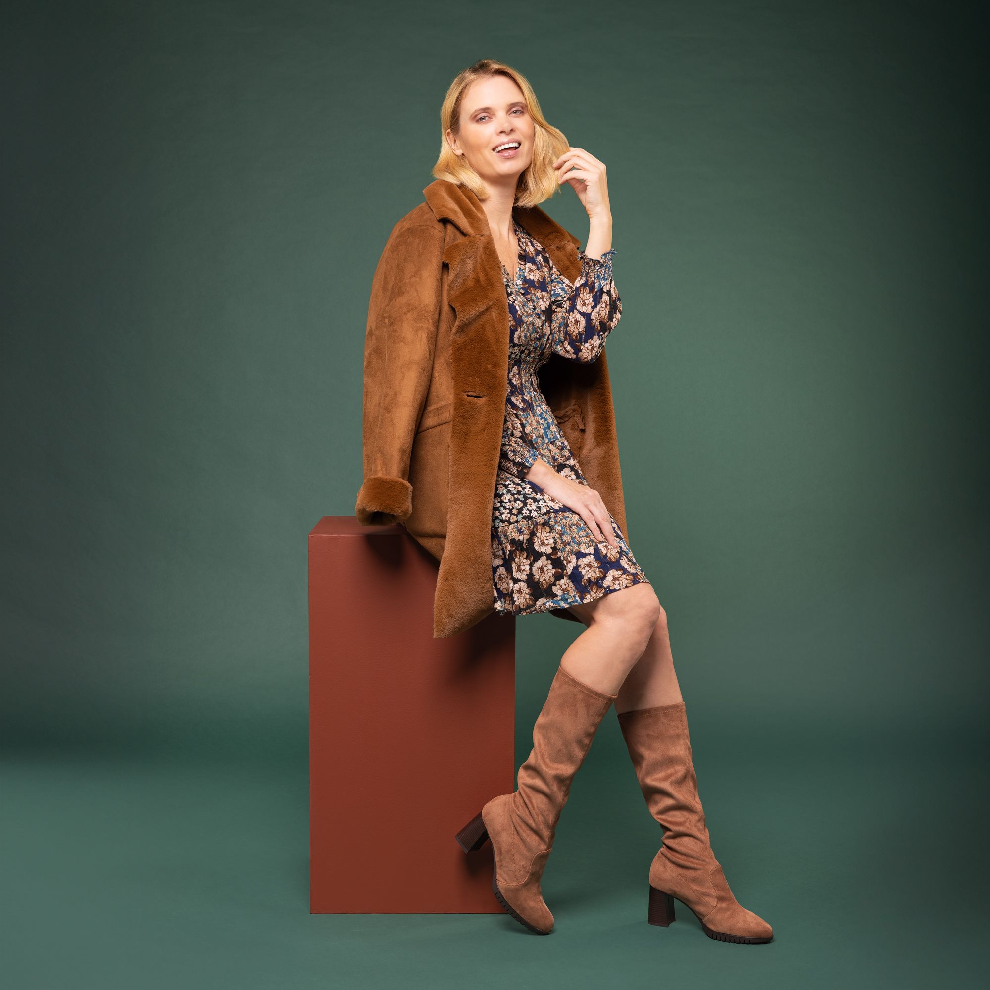 Soffice Sogno
Stivali alti stretch
effetto scamosciato
con tacco 7 cm