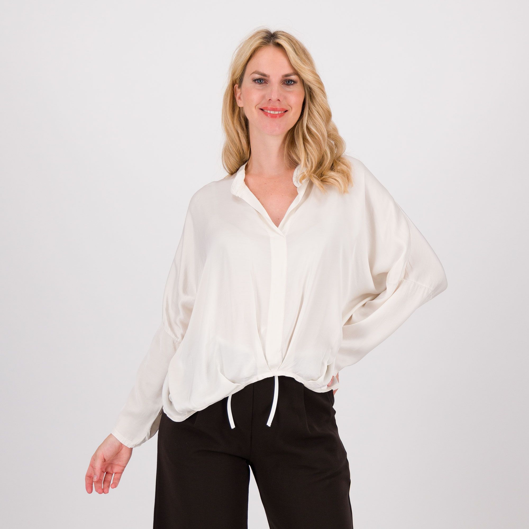 Enjoy
Maglia in raso
di viscosa
collo a V