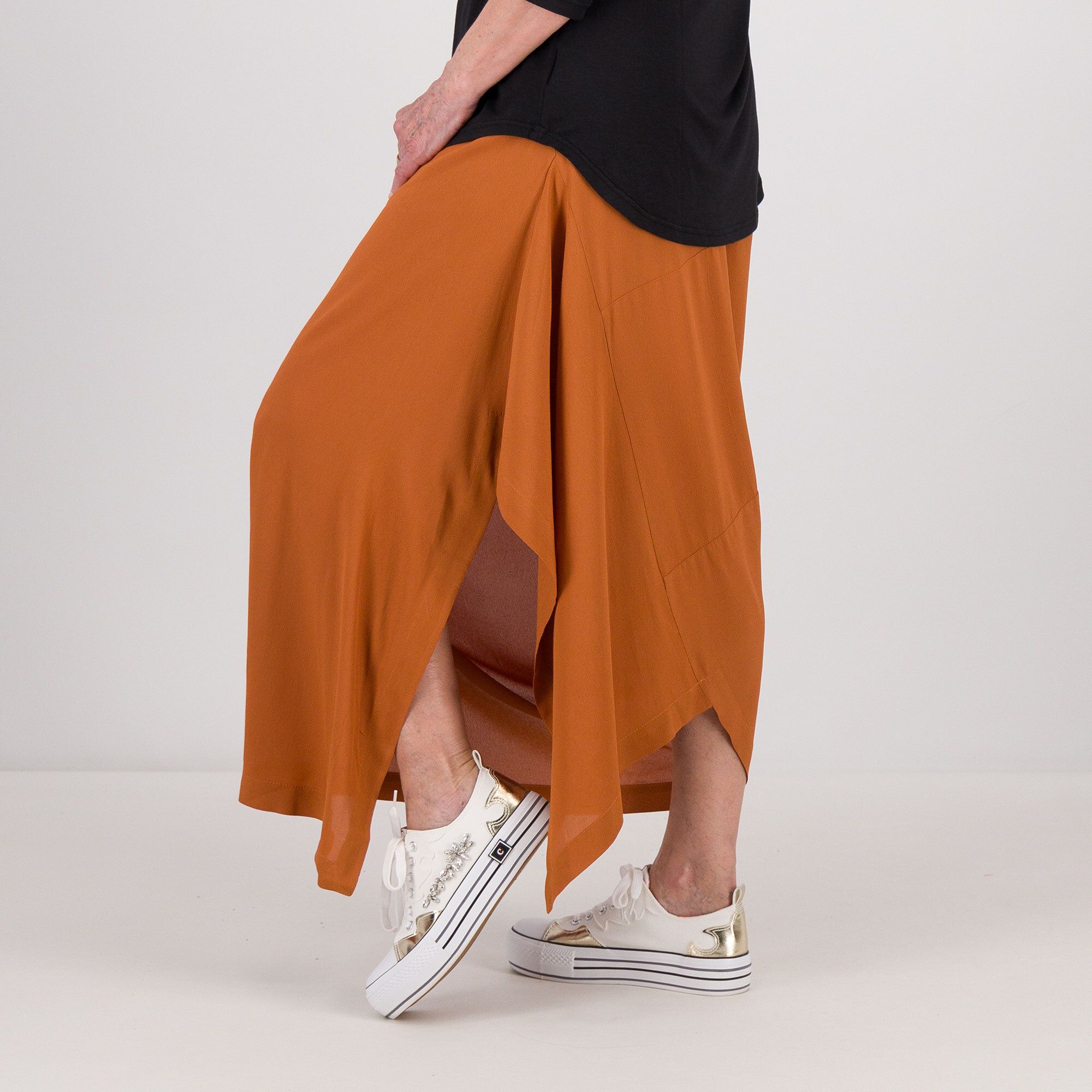 Caterina Lancini
Gonna maxi in
crèpe di viscosa
con elastico