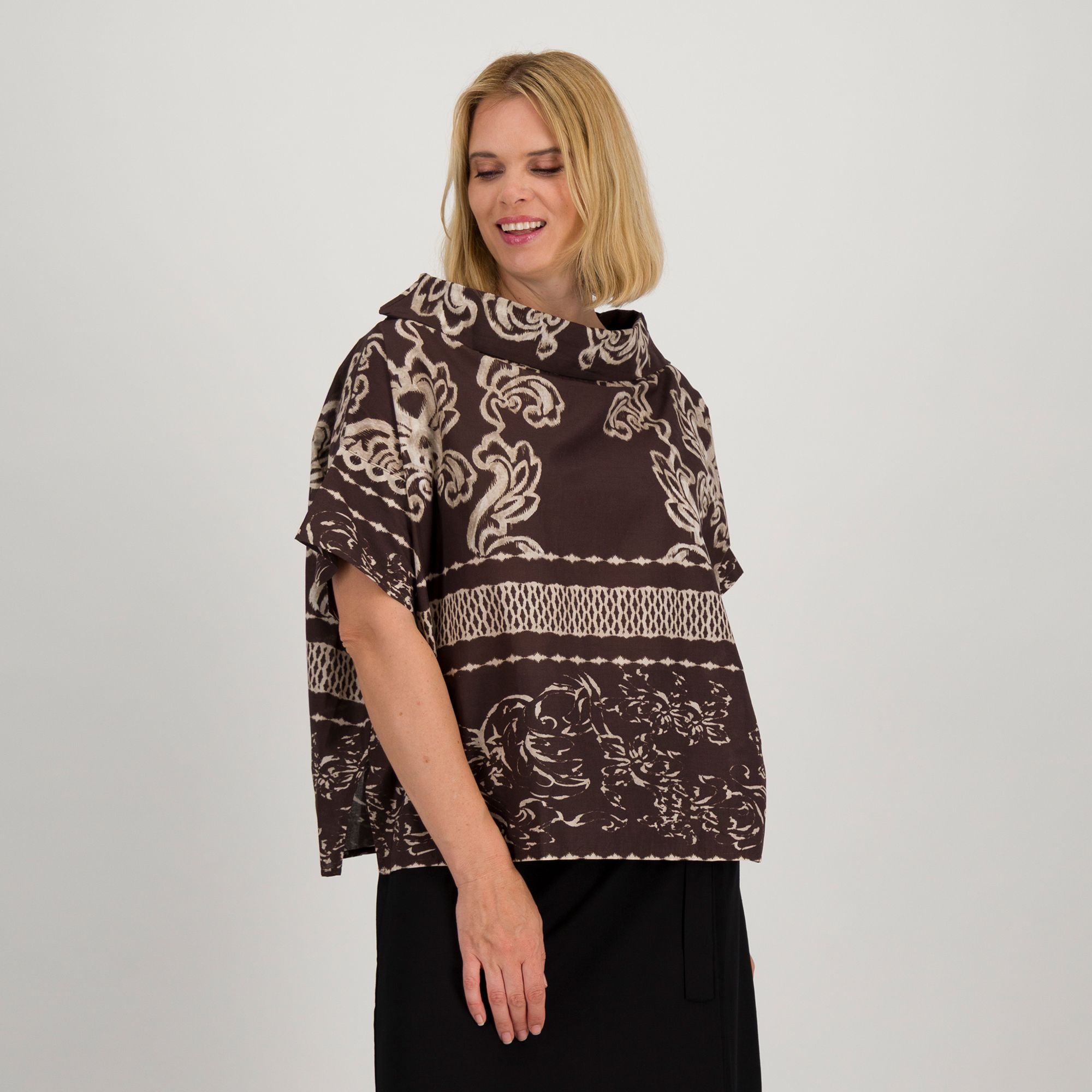 LUCREZIA SCIORTINO
Top in mussola
di cotone fantasia