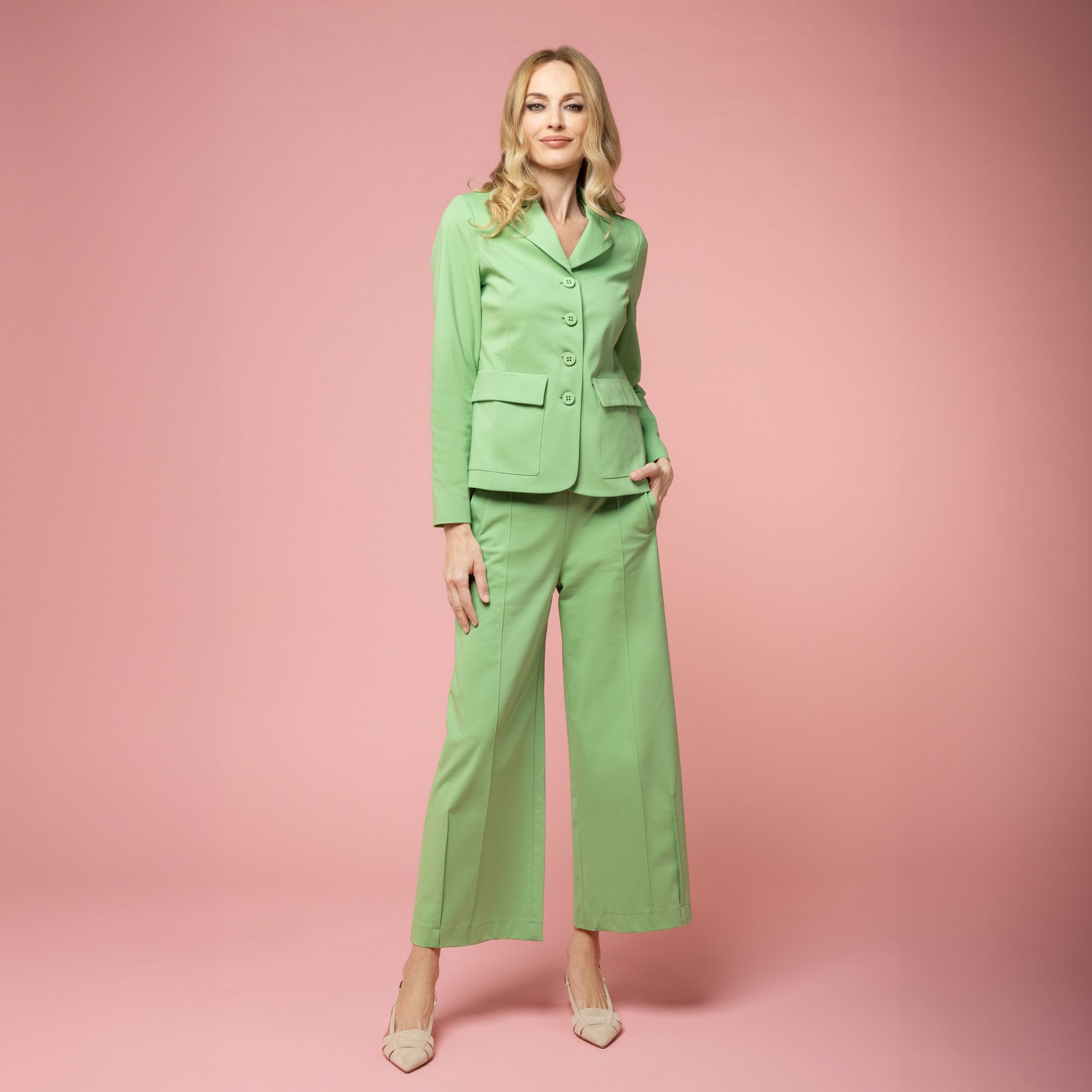 Caterina Lancini
Pantaloni a carota
con nervatura
centrale anche Petite