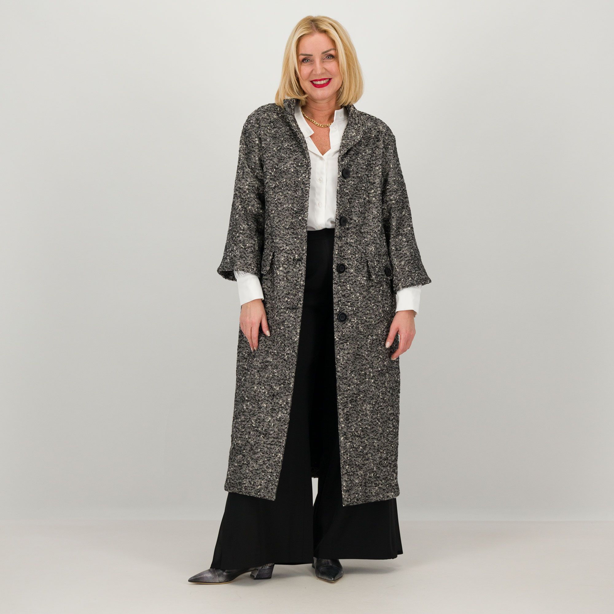 Caterina Lancini
Cappotto a ovetto
in tweed con lana
con collo in piedi