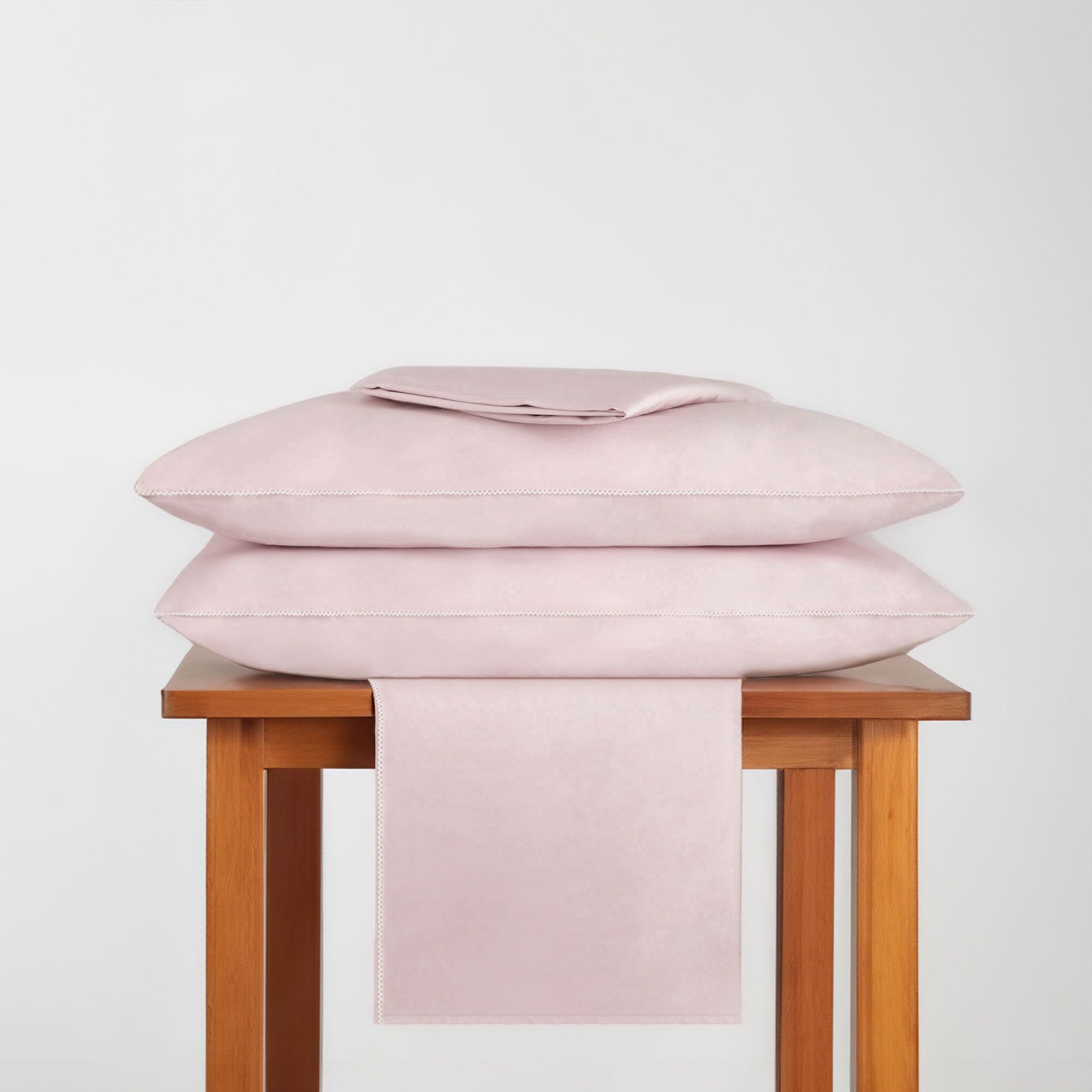 Ferò
Completo letto Perle
raso di cotone 300TC
con perline applicate