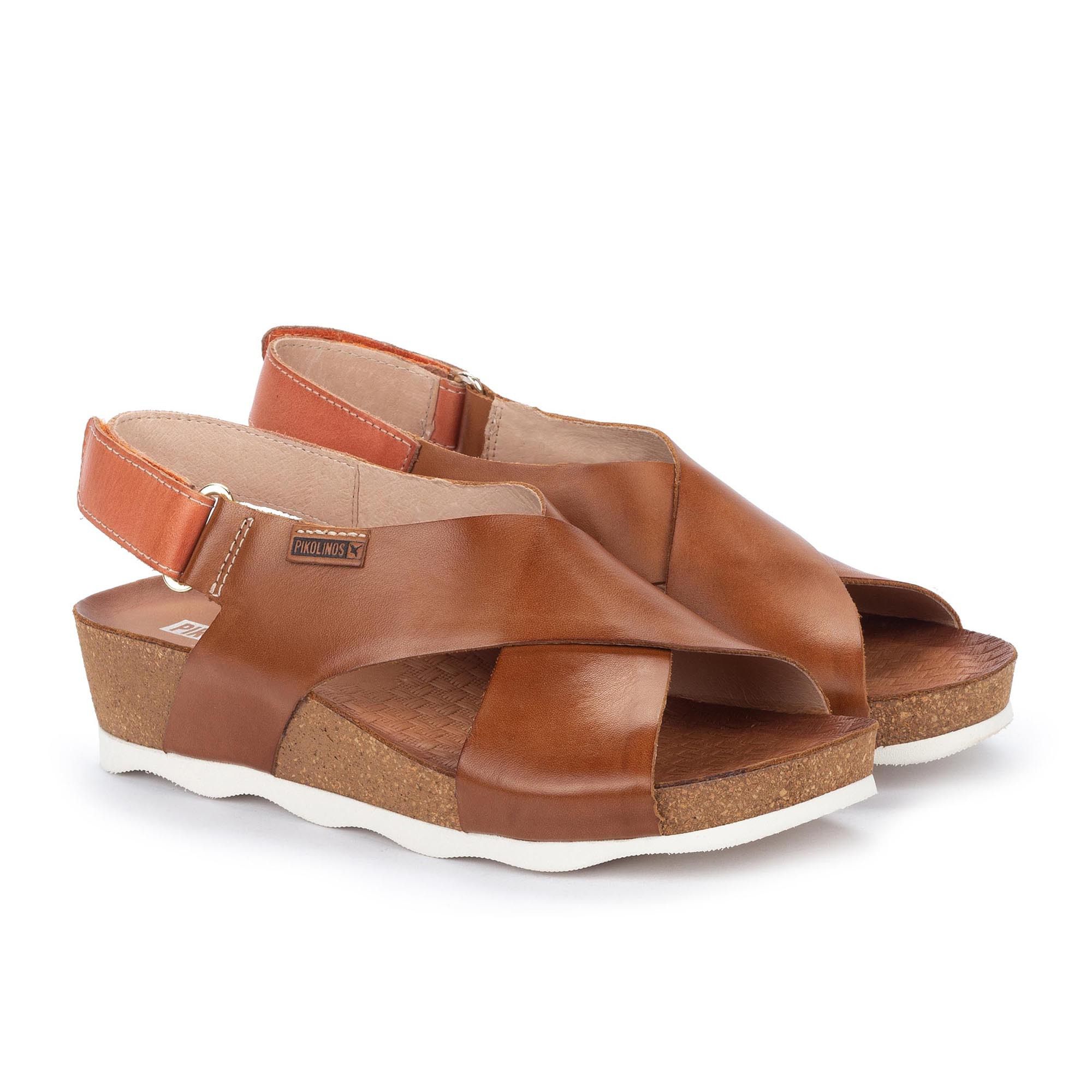 Pikolinos
Sandali in pelle con
fasce incrociate e
zeppa 3,5 cm