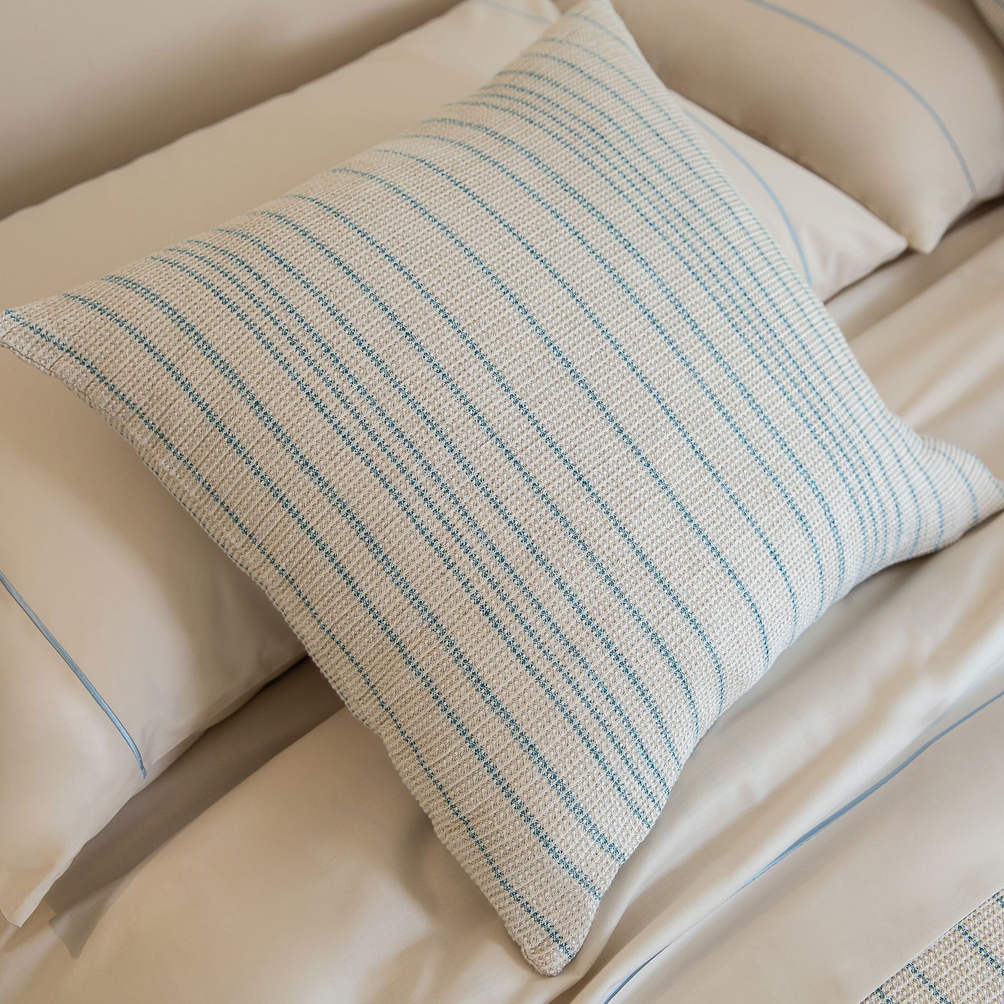 Ferò
Federa Arredo
Platinum 45x45cm
motivo righe con zip