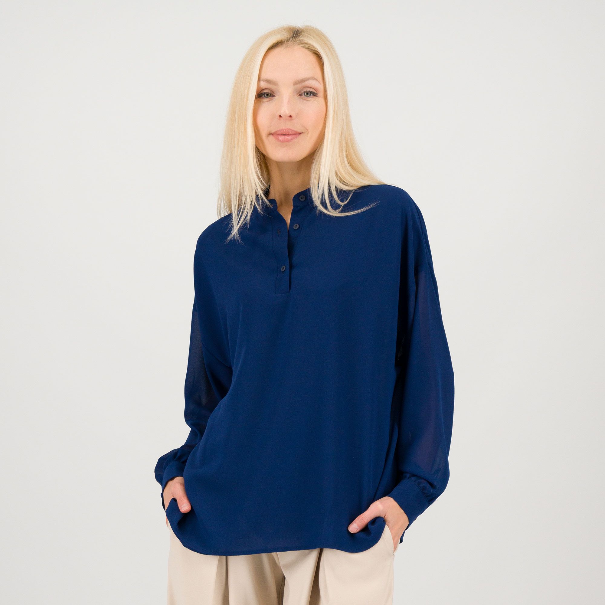 W.I.T.A.
Blusa in georgette
colletto alla coreana