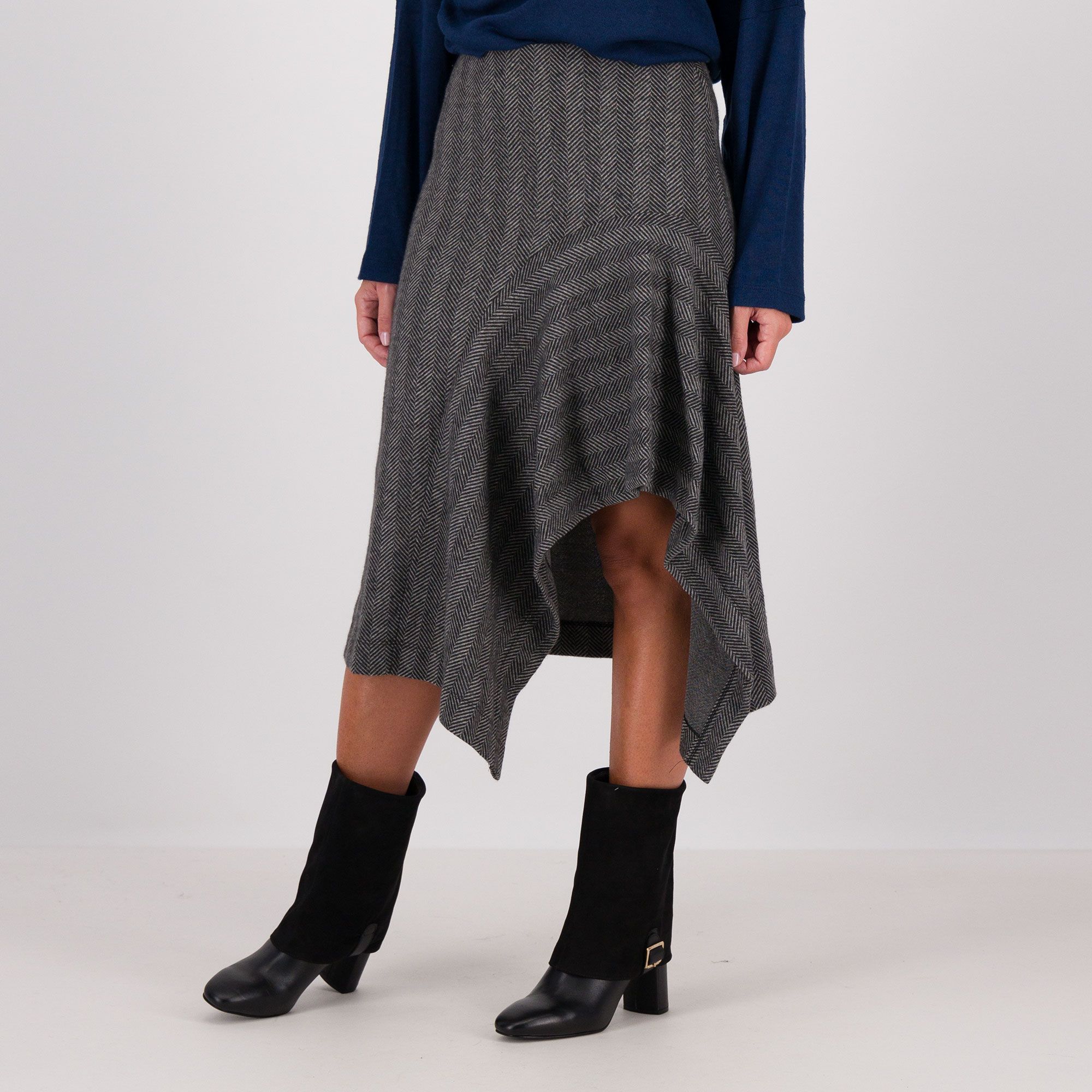 REBEKA ROSS
Gonna asimmetrica
in tessuto spigato
con baschina