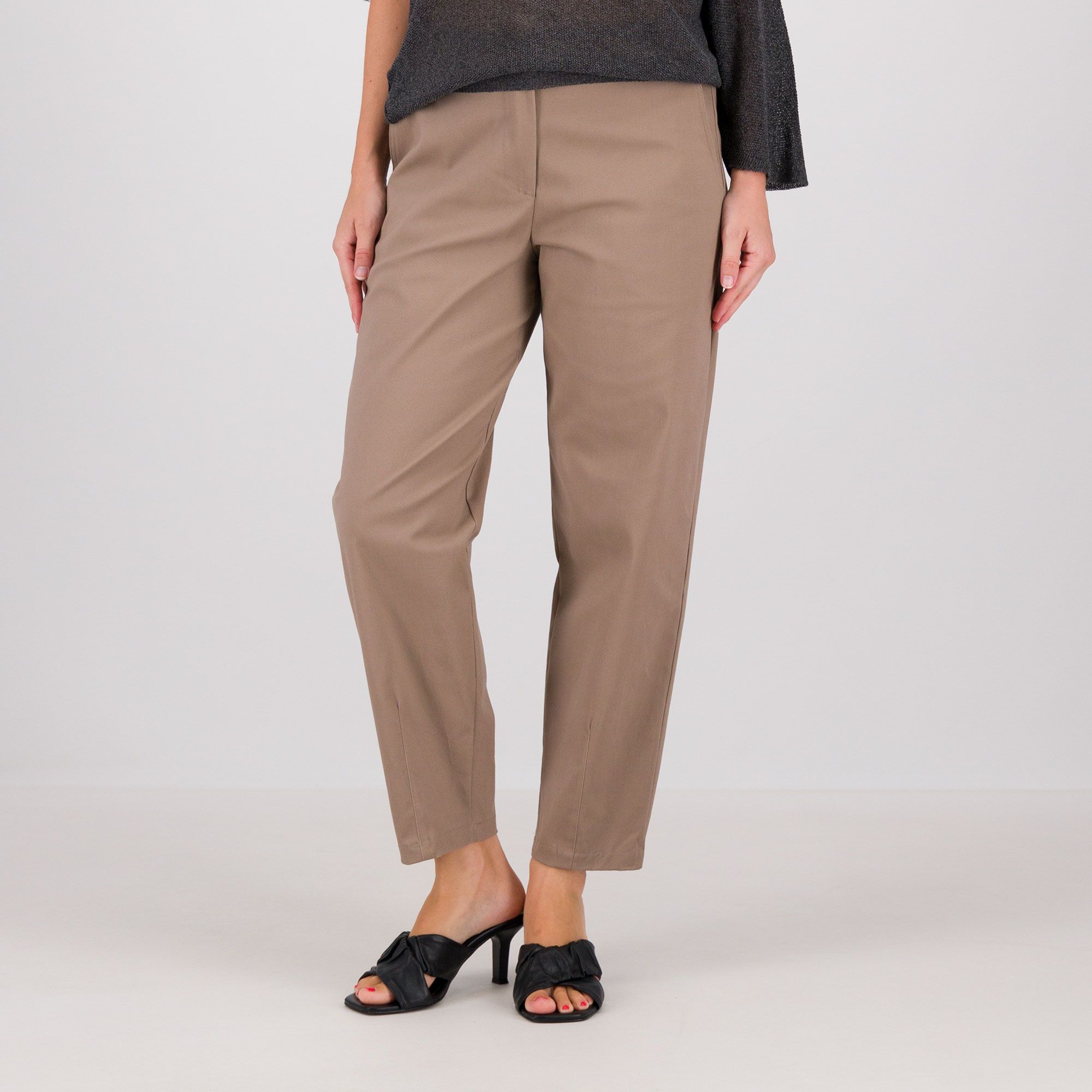 Enjoy
Pantaloni a carota
in cotone
elasticizzato