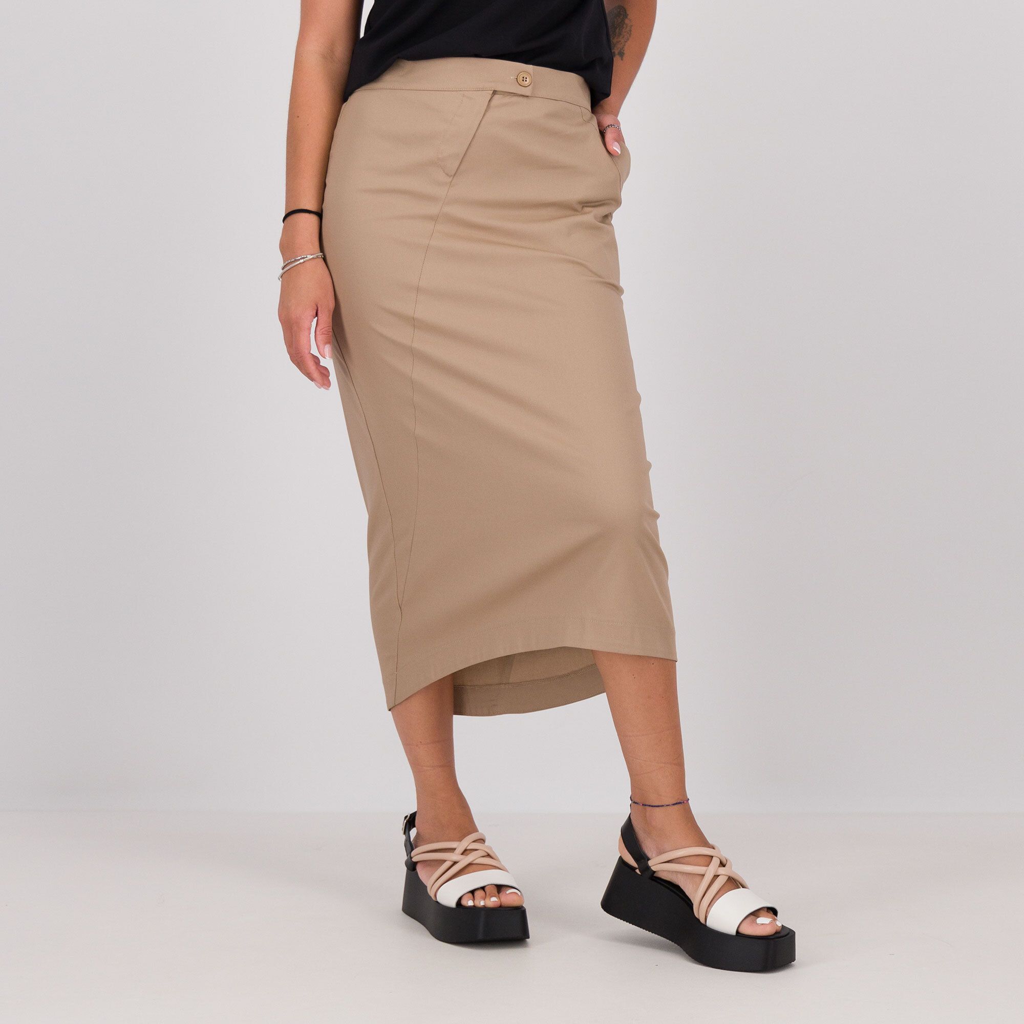 Caterina Lancini
Gonna in gabardina
di cotone stretch
davanti asimmetrico