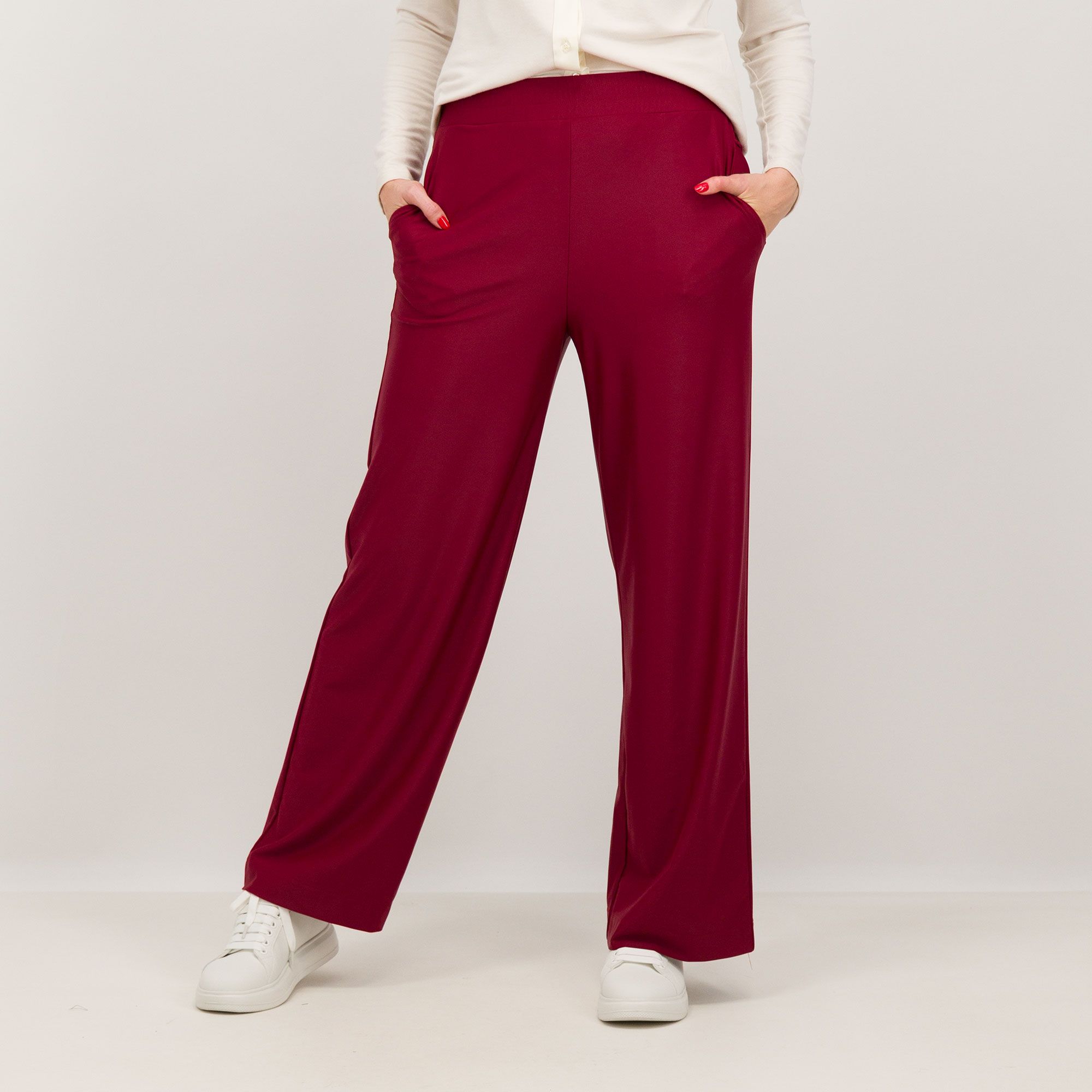 Caterina Lancini
Pantaloni ampi
in jersey tecnico con
baschina elasticata