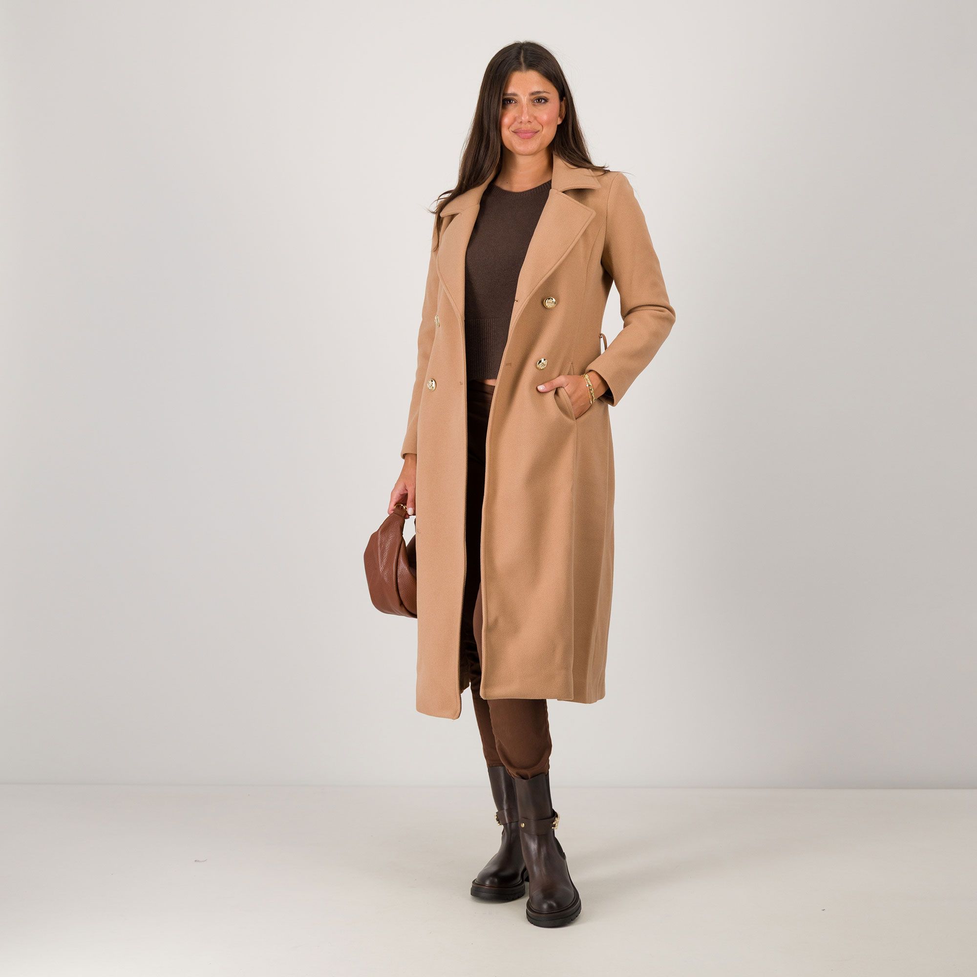 Risskio
Cappotto doppiopetto
con collo rever