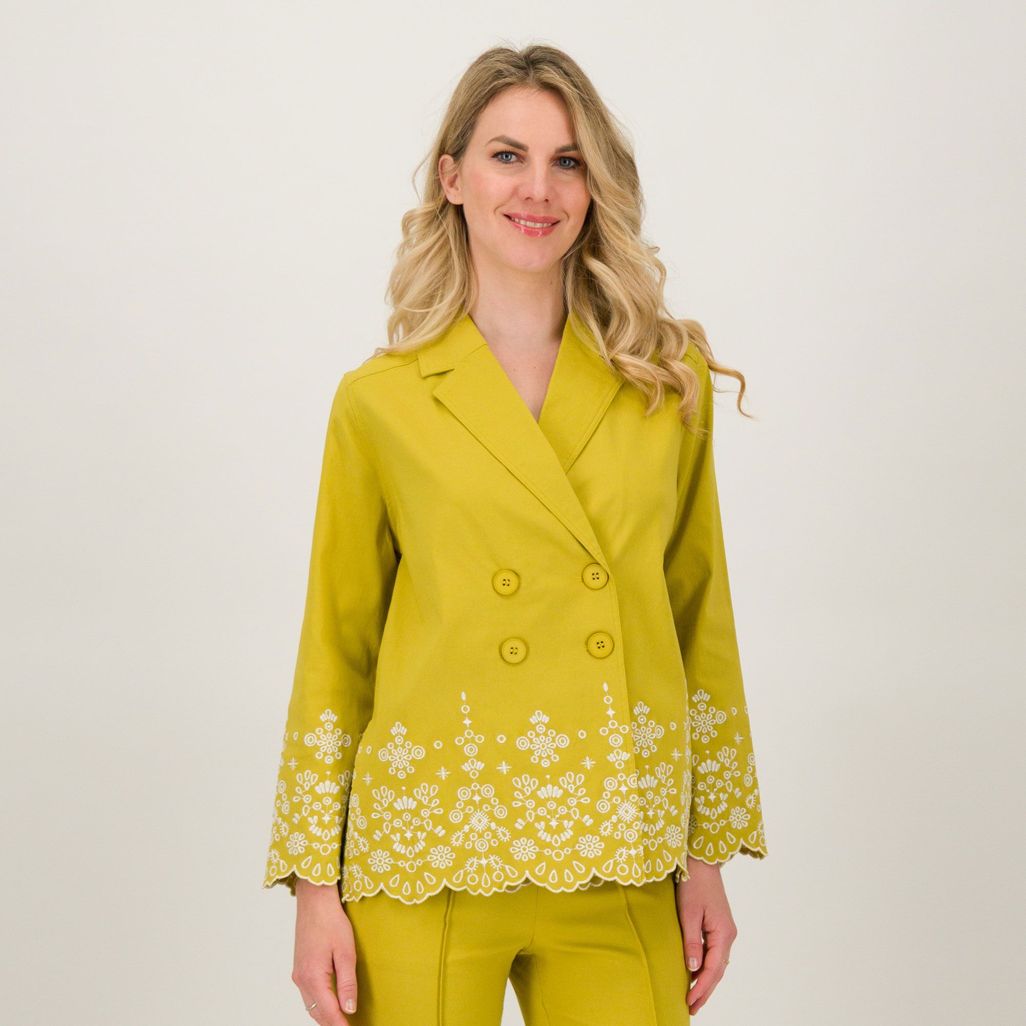 Wynne Layers
Blazer doppiopetto
con fondo ricamato