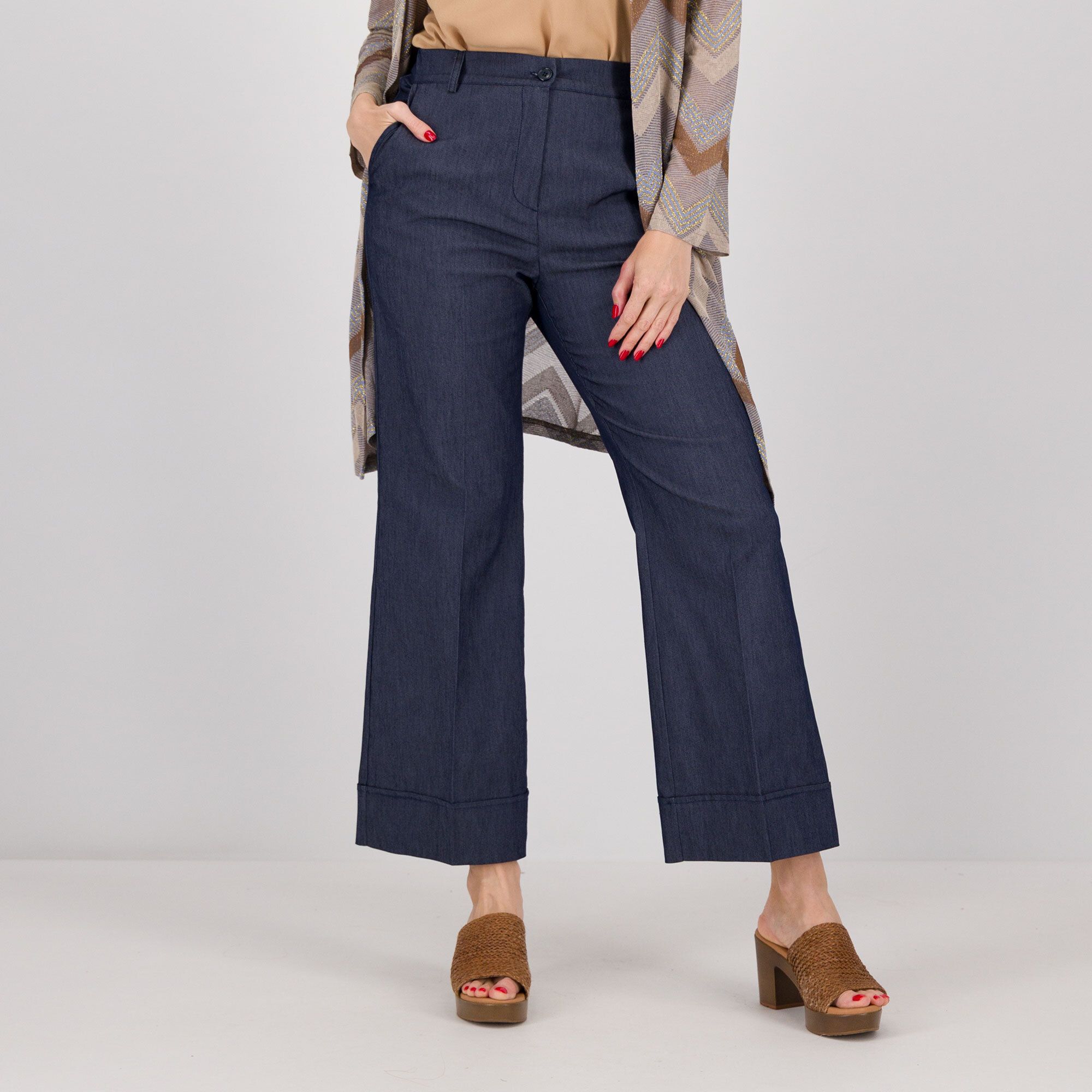 Caterina Lancini
Jeans ampi 
tessuto elasticizzato
con risvolto