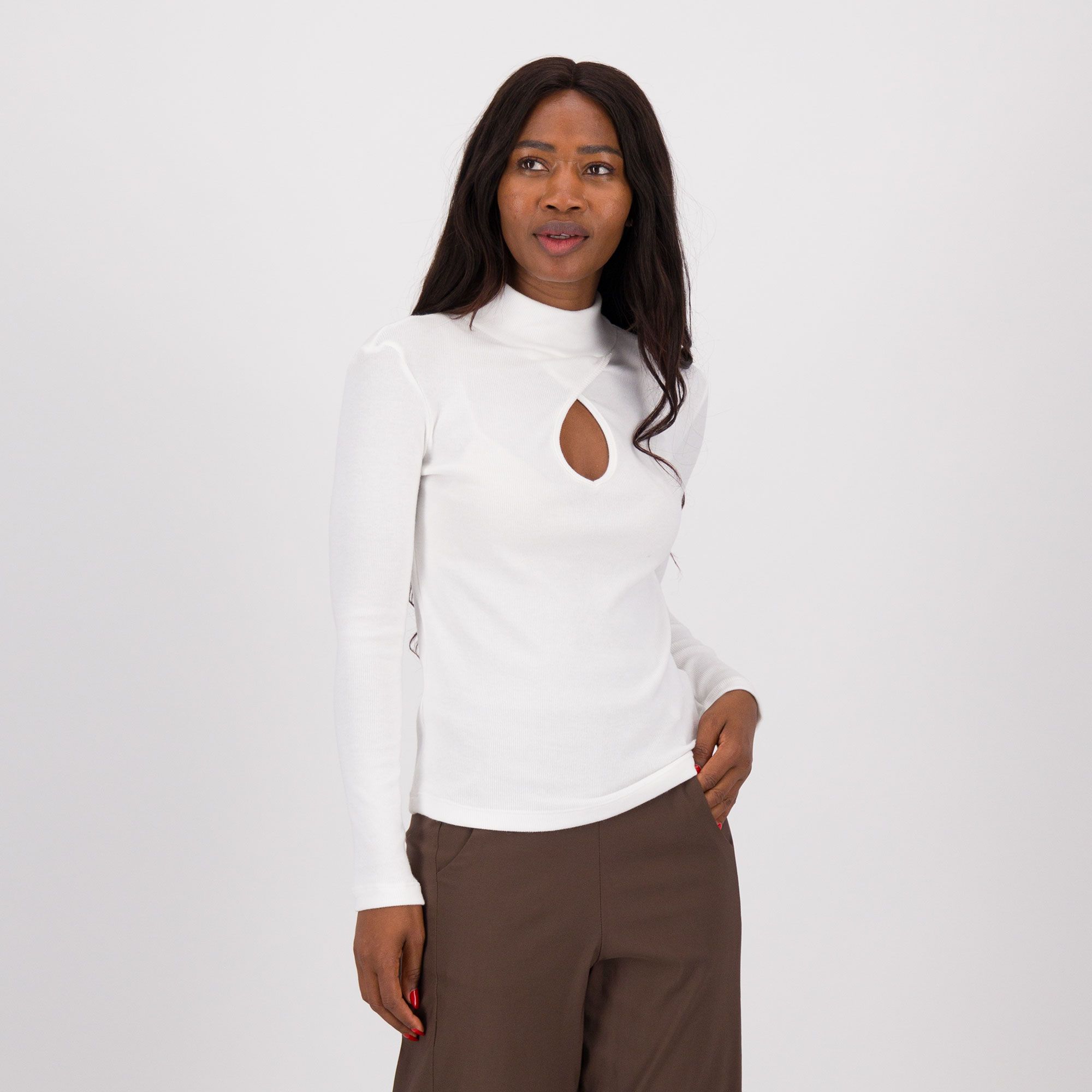 Rebeka Ross
Maglia sagomata
in misto viscosa
con maniche lunghe