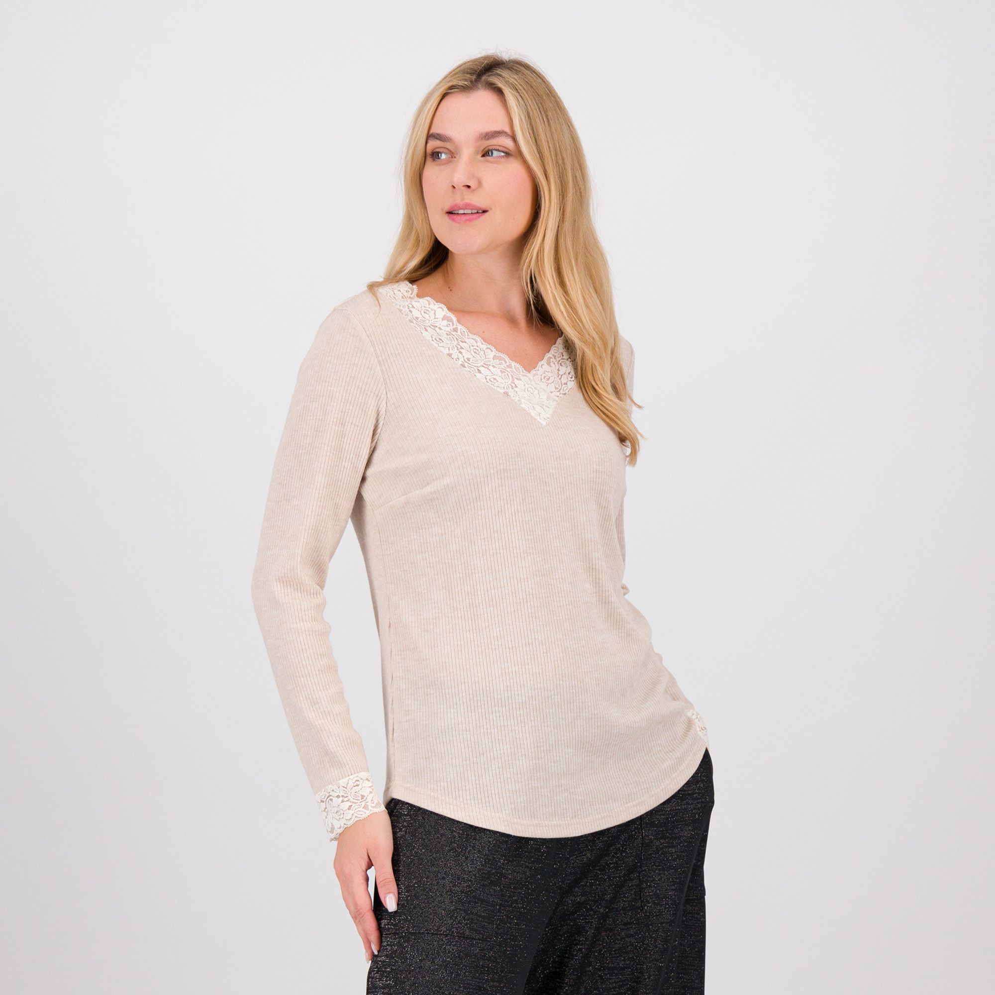 Caterina Lancini
Maglia in jersey
a coste con inserti
in pizzo