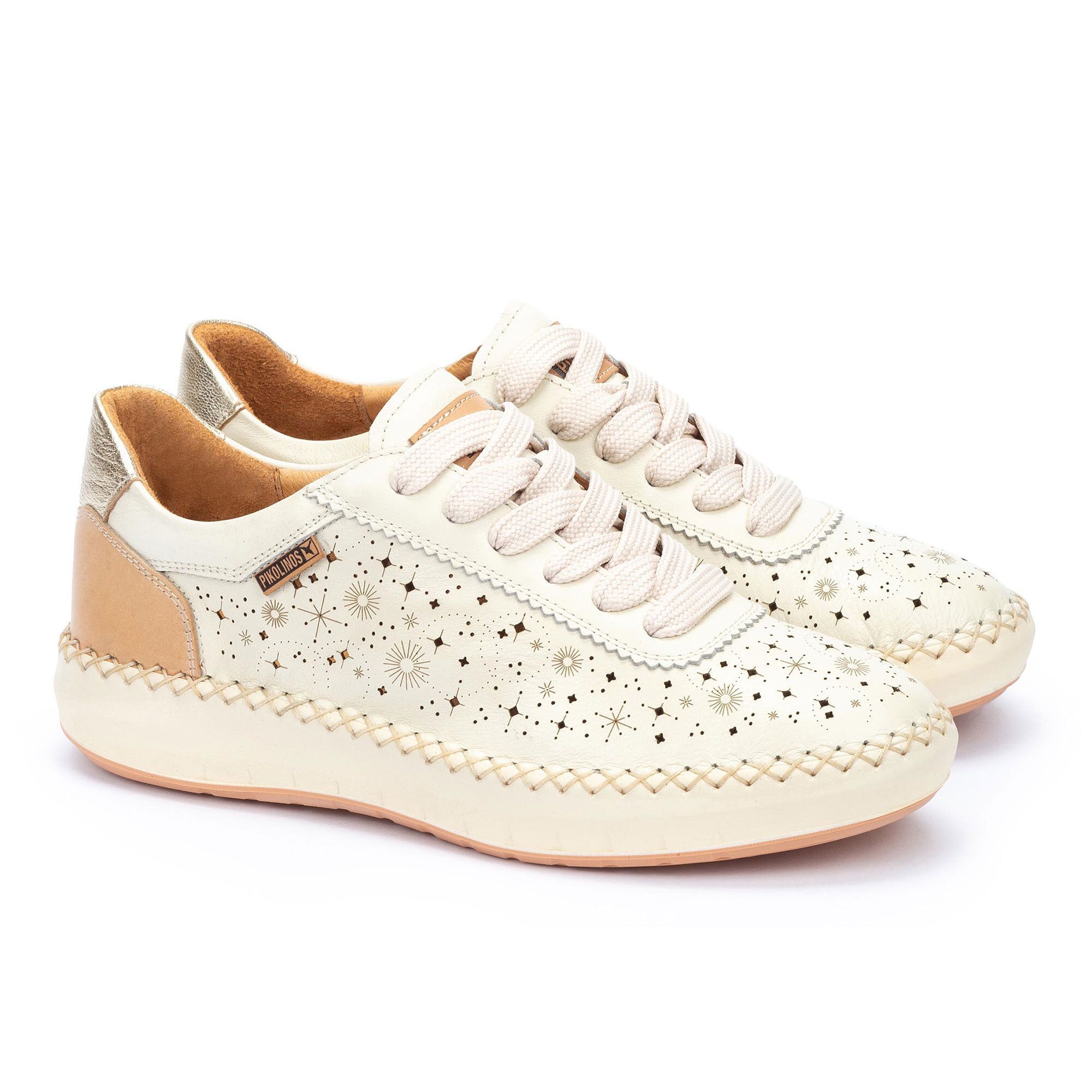 Pikolinos
Sneaker con tomaia
in pelle traforata
disegno stellato