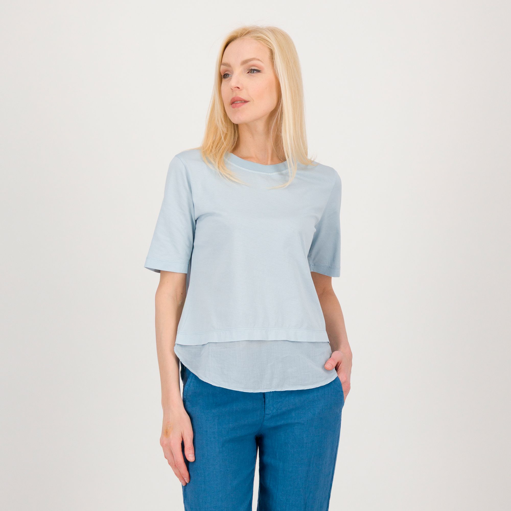 Colour Lab
T-shirt linea dritta
con collo a valletta
in jersey di cotone