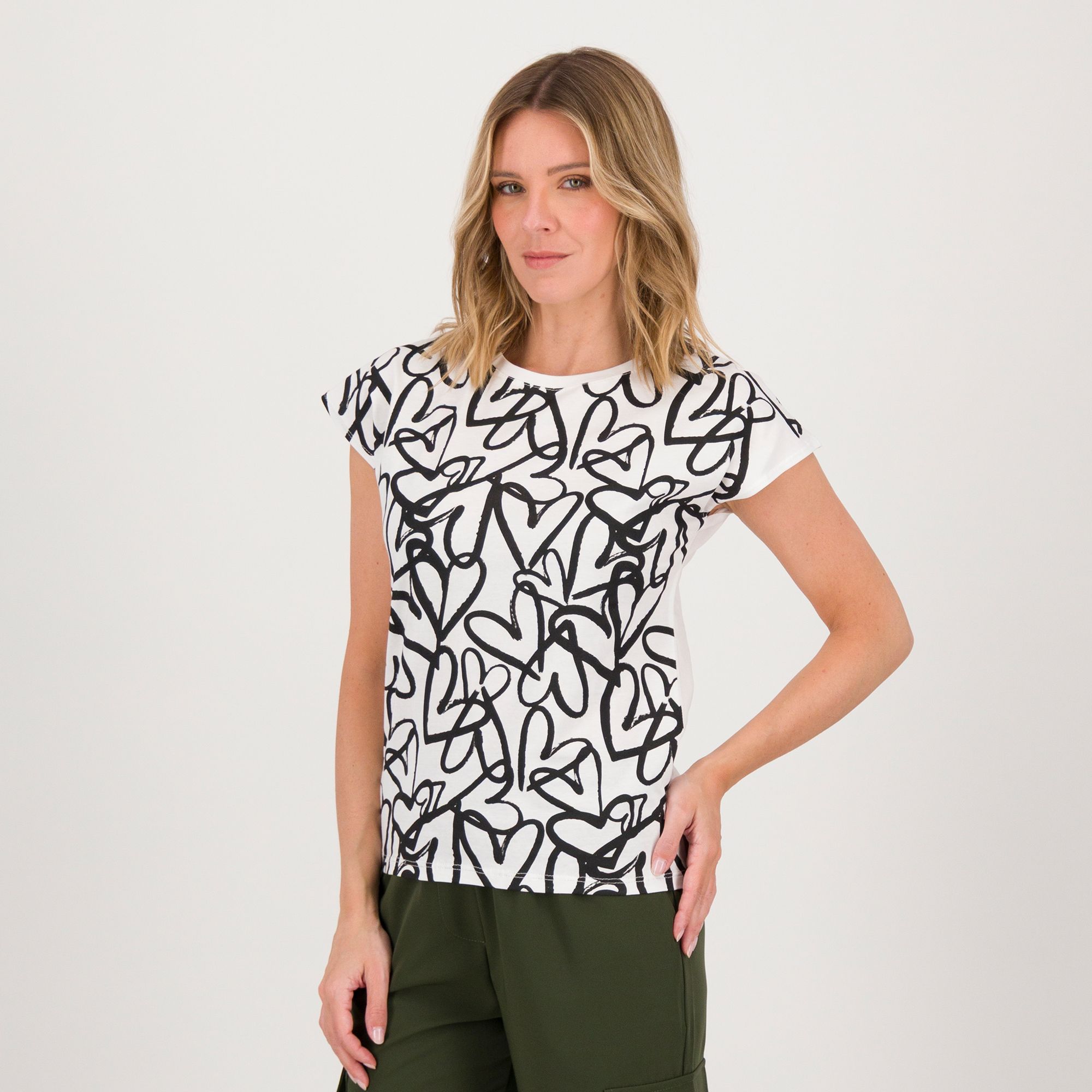 Risskio
Maglietta fantasia
cuori in cotone
"T-shirt Collection"