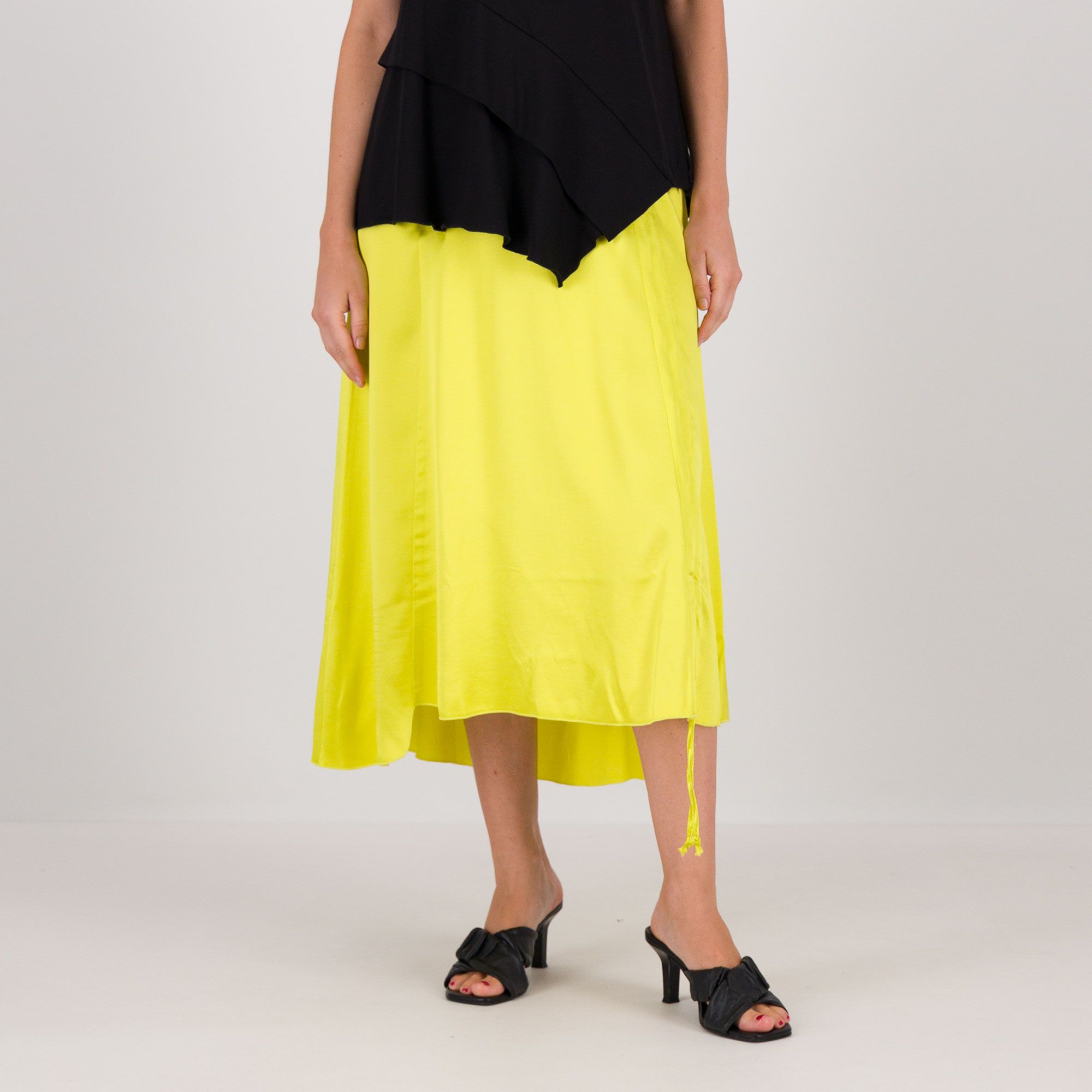 W.I.T.A.
Gonna midi
in raso di viscosa
con elastico in vita