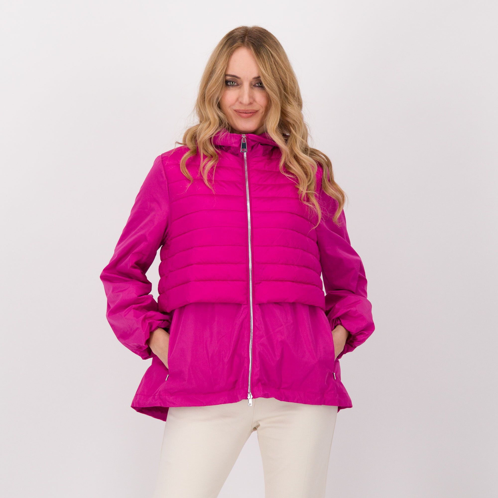 Neropale
Giacca con cappuccio
Effetto doppio con 
tessuto nylon e 
tessuto trapuntato