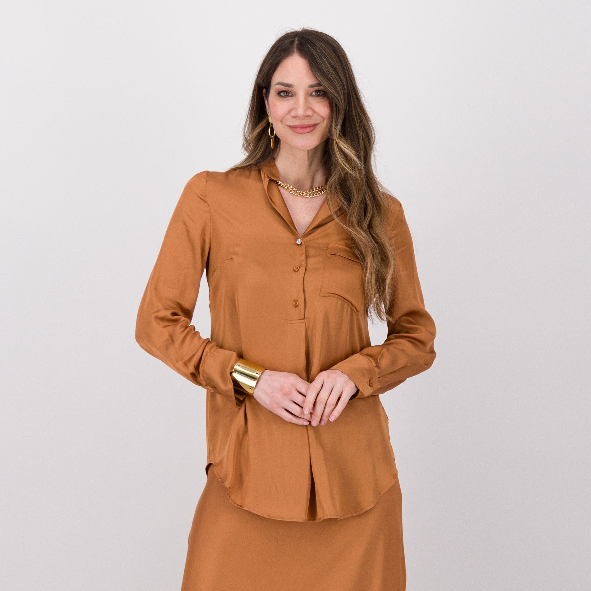 Caterina Lancini
Camicia collo coreana
Raso 100% viscosa
Fondo stondato