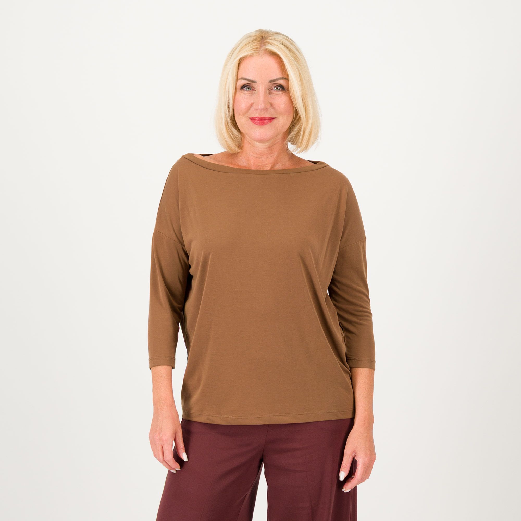 Caterina Lancini
T-shirt in jersey
modal con scollo
a barchetta