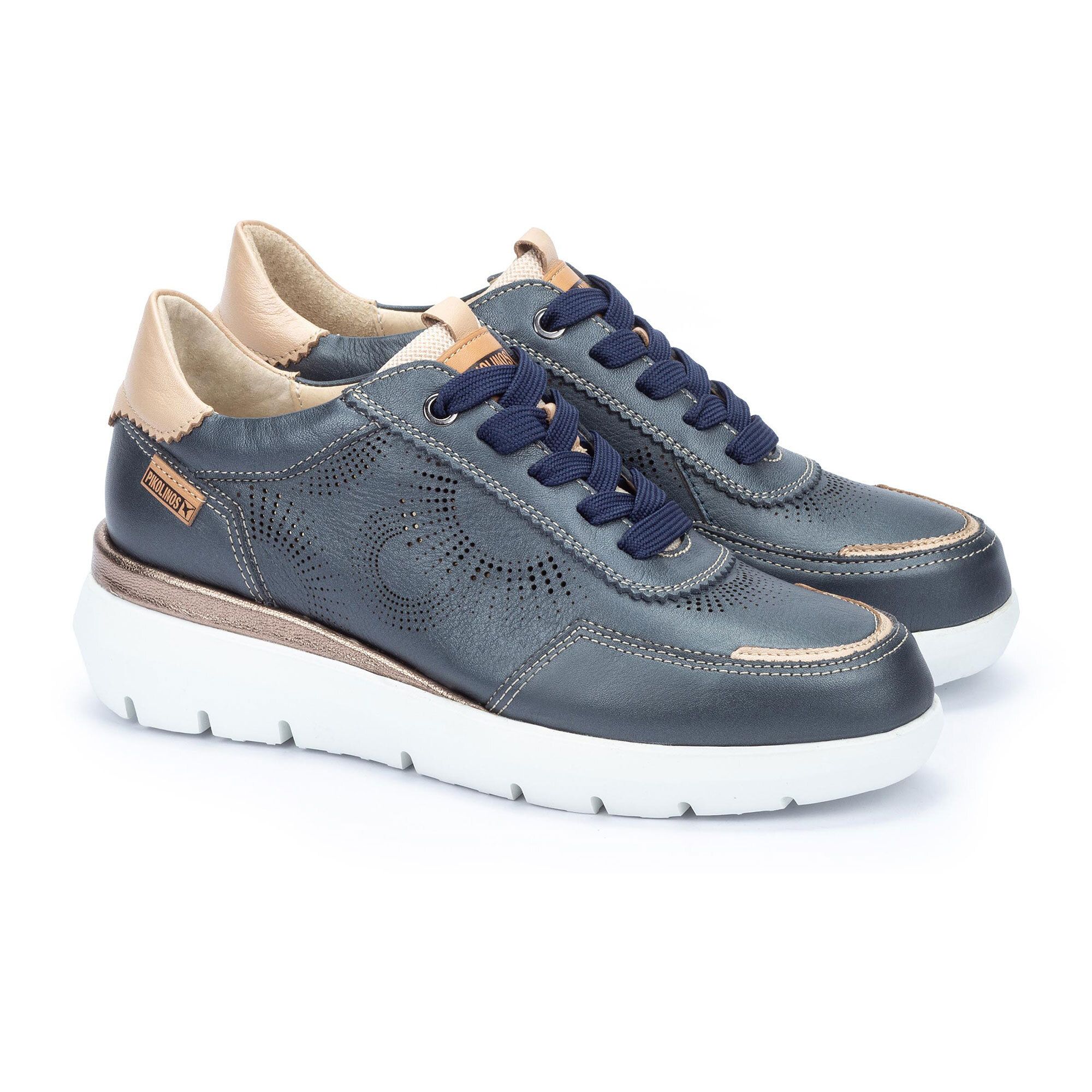 Pikolinos
Sneaker traforata 
con lacci fantasia
Zeppa 5cm