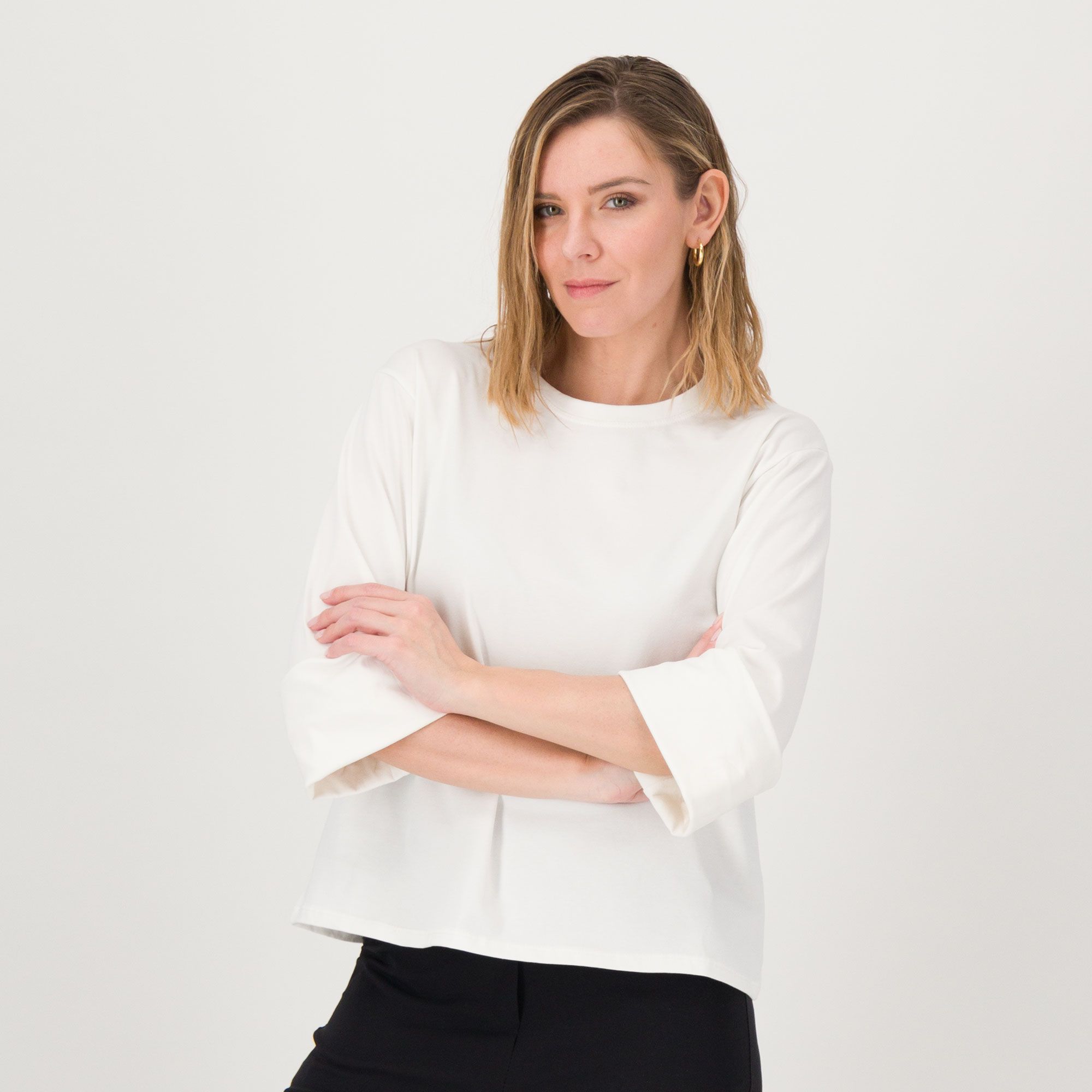 LUCREZIA SCIORTINO
Maglia in jersey
di cotone stretch
con manica risvoltata